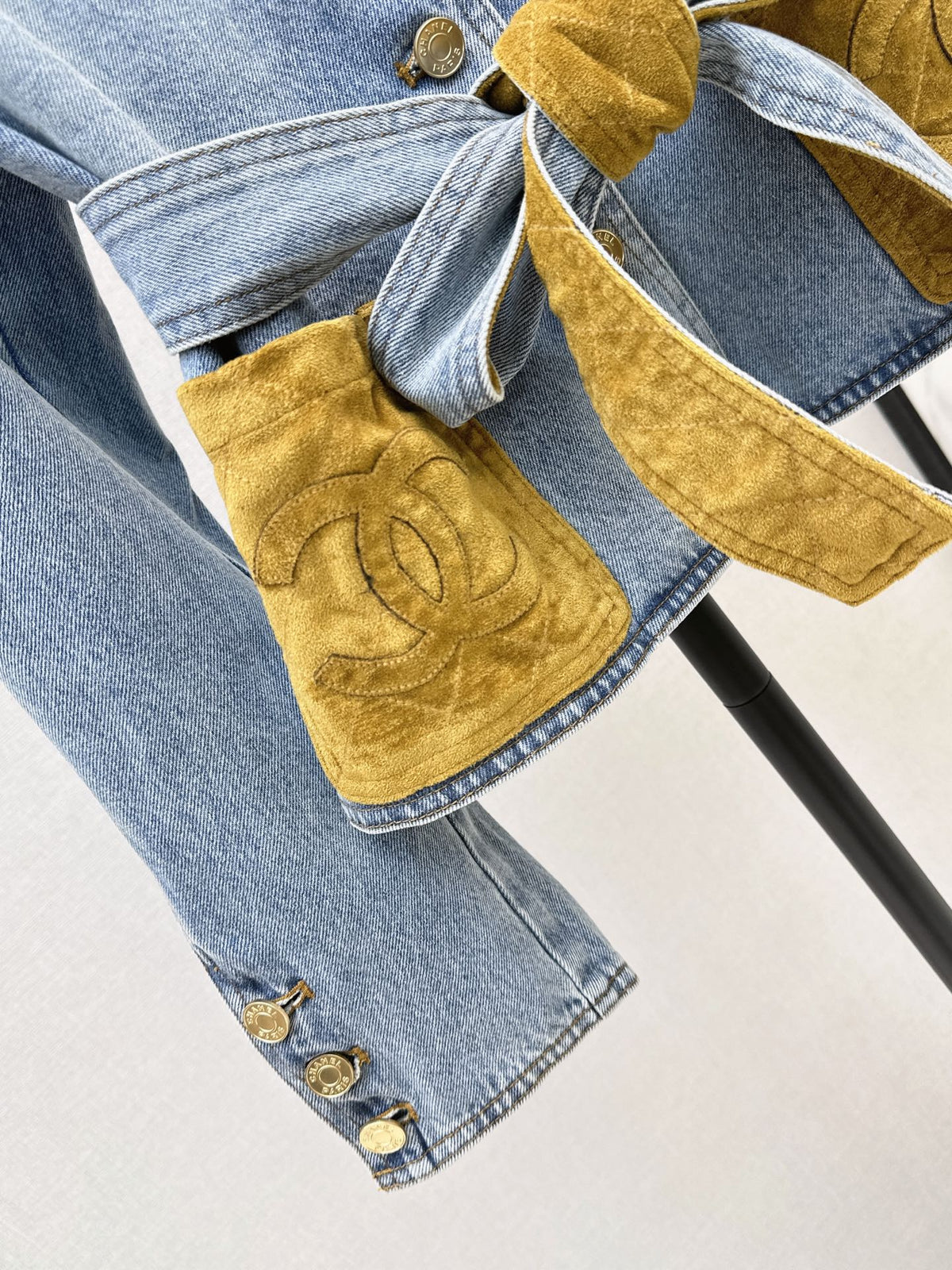 26Latest Autumn/Winter Color-Block Suede-Belt Denim Jacket