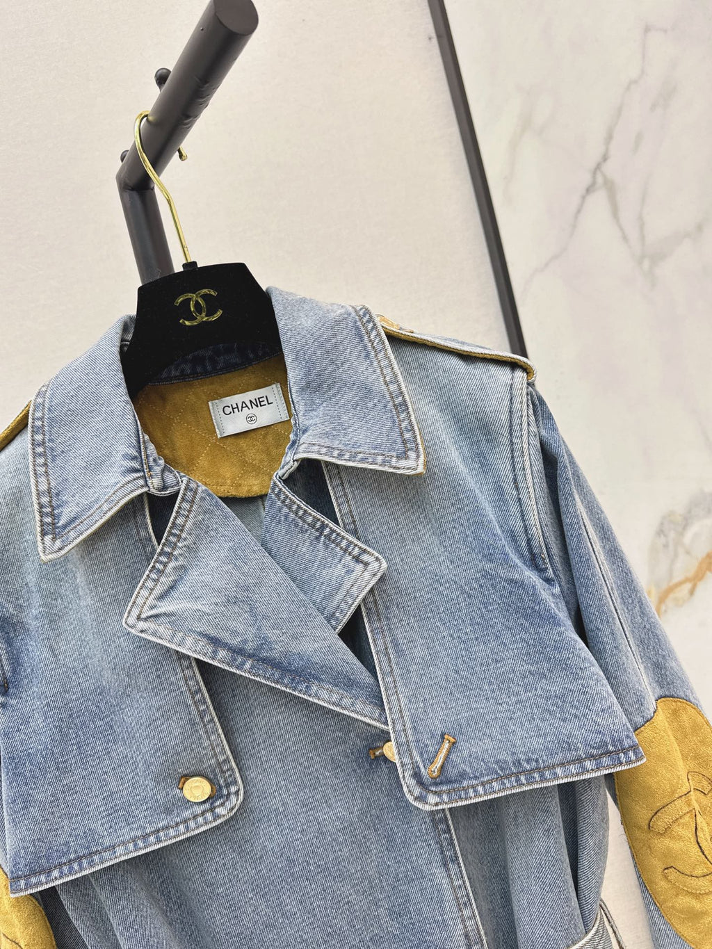 26Latest Autumn/Winter Long Denim Trench Coat with Suede Panel Details