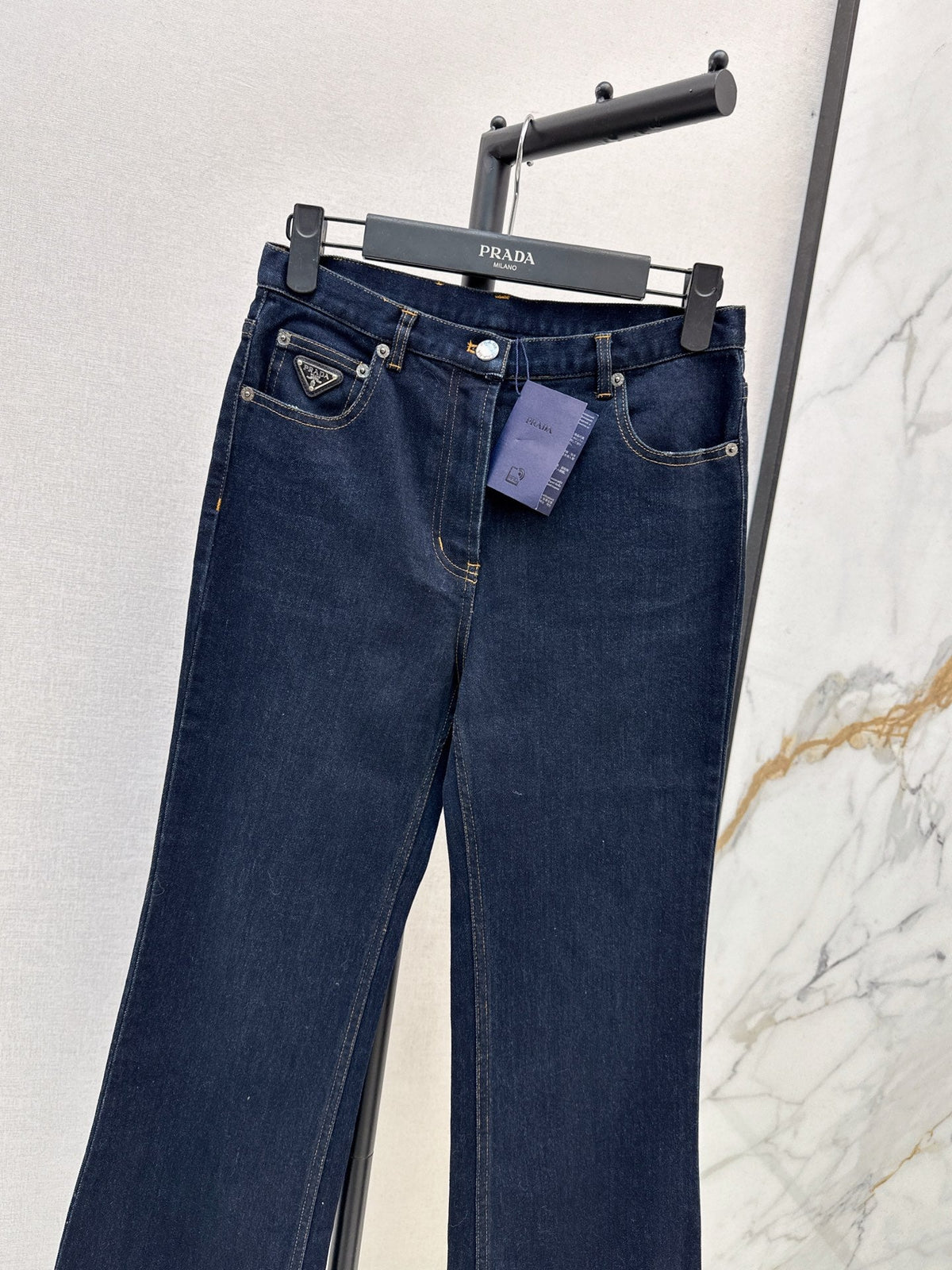 26Latest Autumn/Winter High-Waisted Jeans in Versatile, Natural Tones