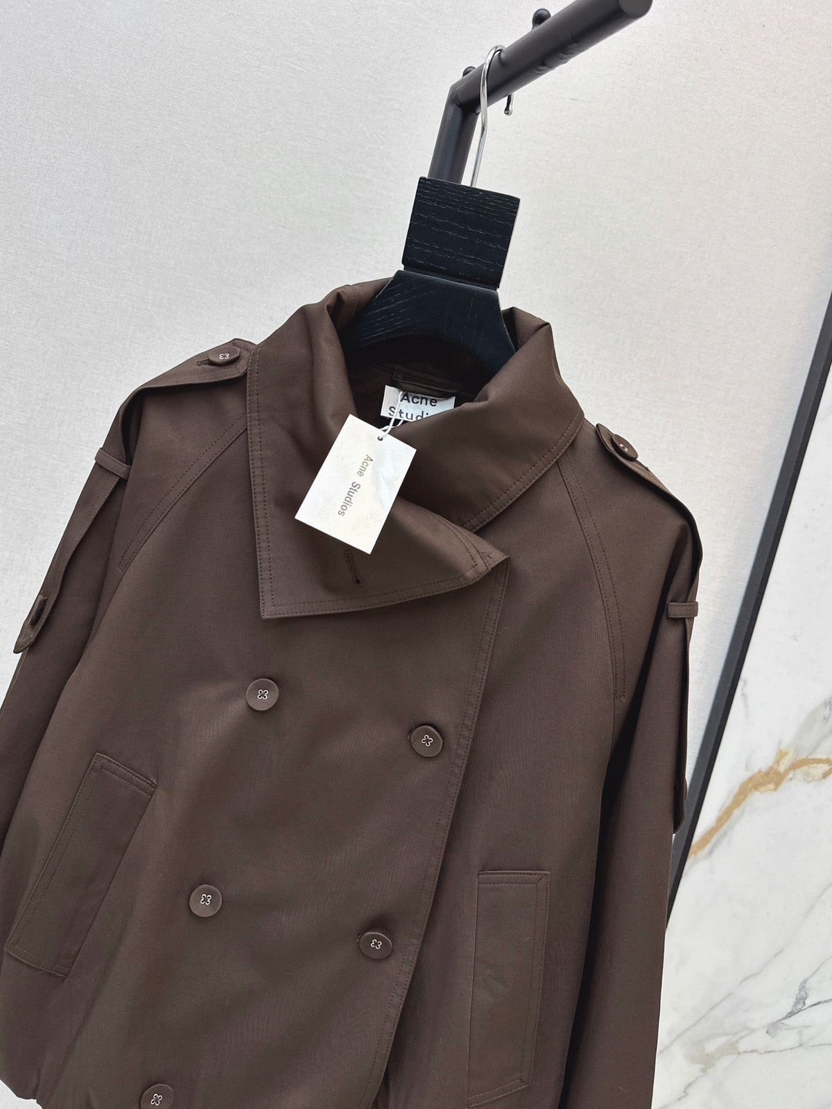 26Latest Autumn/Winter Chocolate Brown Cropped Trench Coat with Stand Collar and Boxy Fit