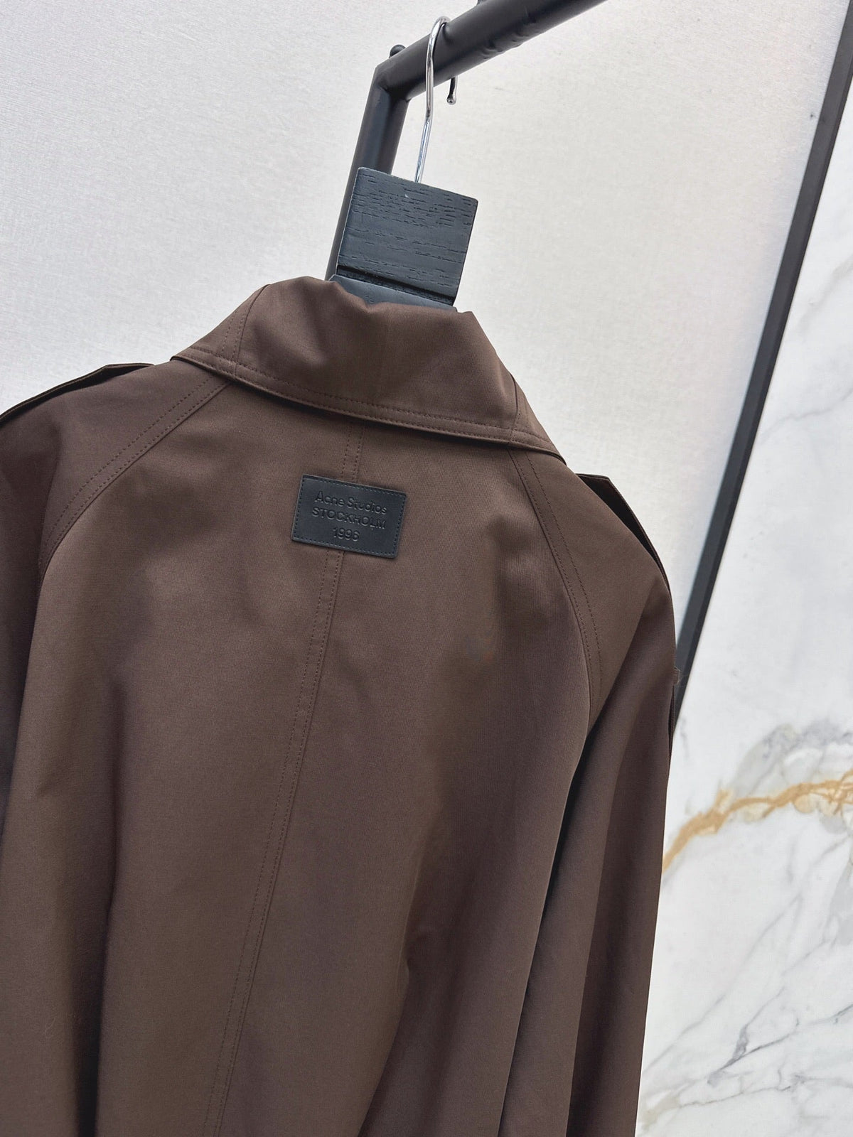 26Latest Autumn/Winter Chocolate Brown Cropped Trench Coat with Stand Collar and Boxy Fit
