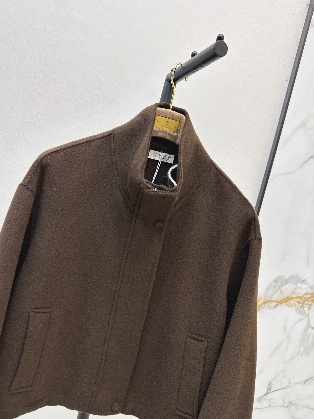 26Latest Autumn/Winter Short Double-Faced Wool Coat with Contrast-Stitched Knit Details