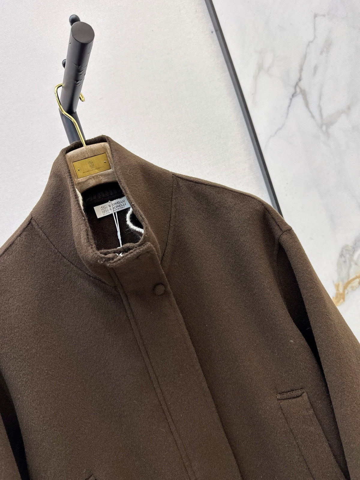 26Latest Autumn/Winter Short Double-Faced Wool Coat with Contrast-Stitched Knit Details