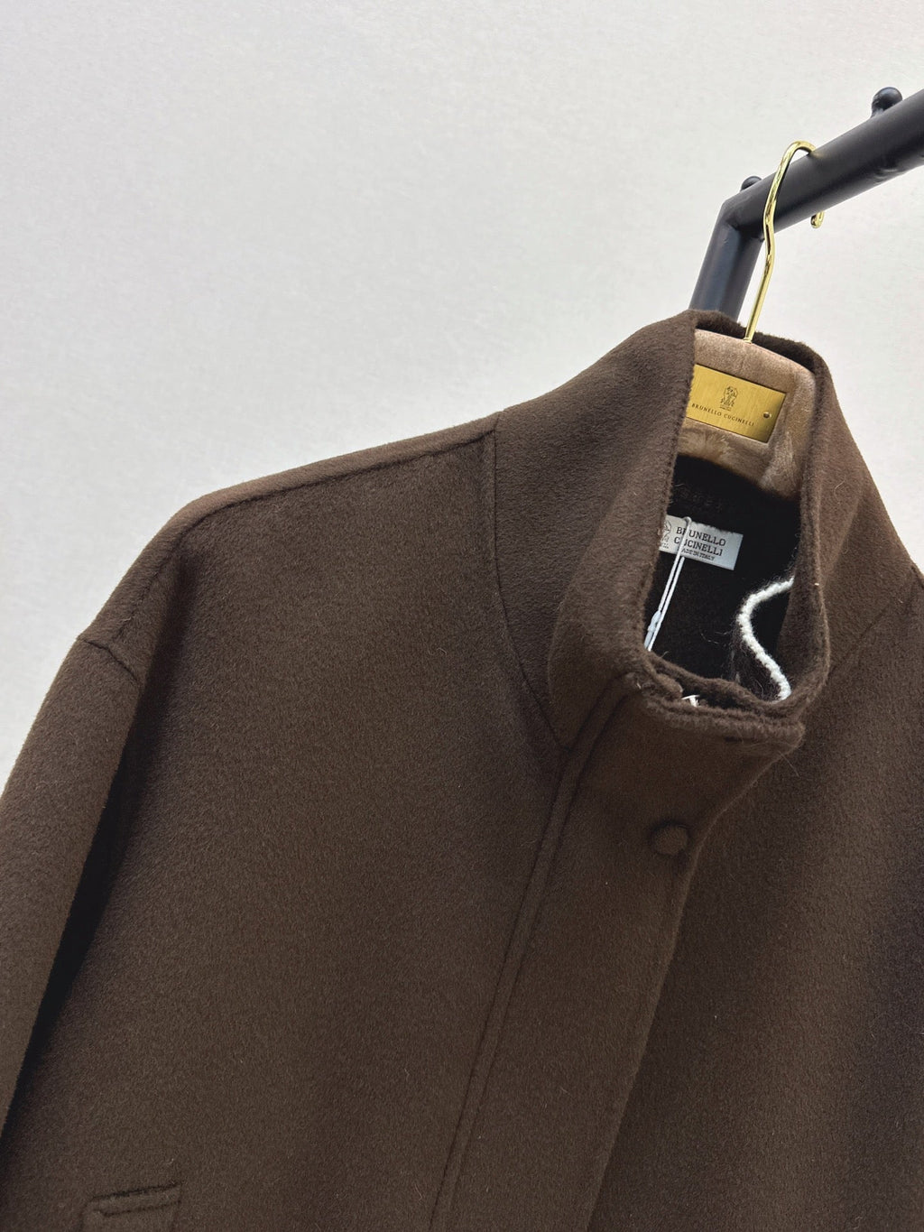 26Latest Autumn/Winter Short Double-Faced Wool Coat with Contrast-Stitched Knit Details