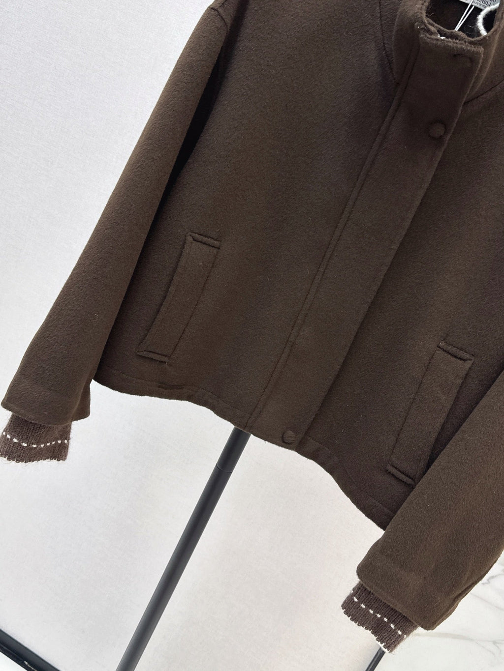 26Latest Autumn/Winter Short Double-Faced Wool Coat with Contrast-Stitched Knit Details