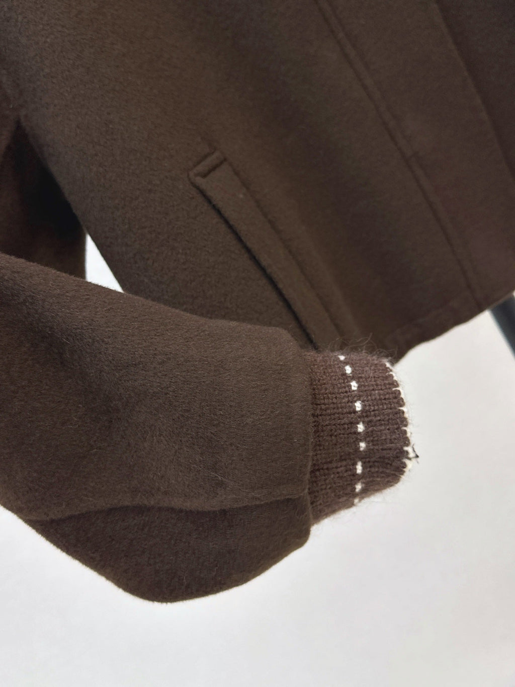 26Latest Autumn/Winter Short Double-Faced Wool Coat with Contrast-Stitched Knit Details