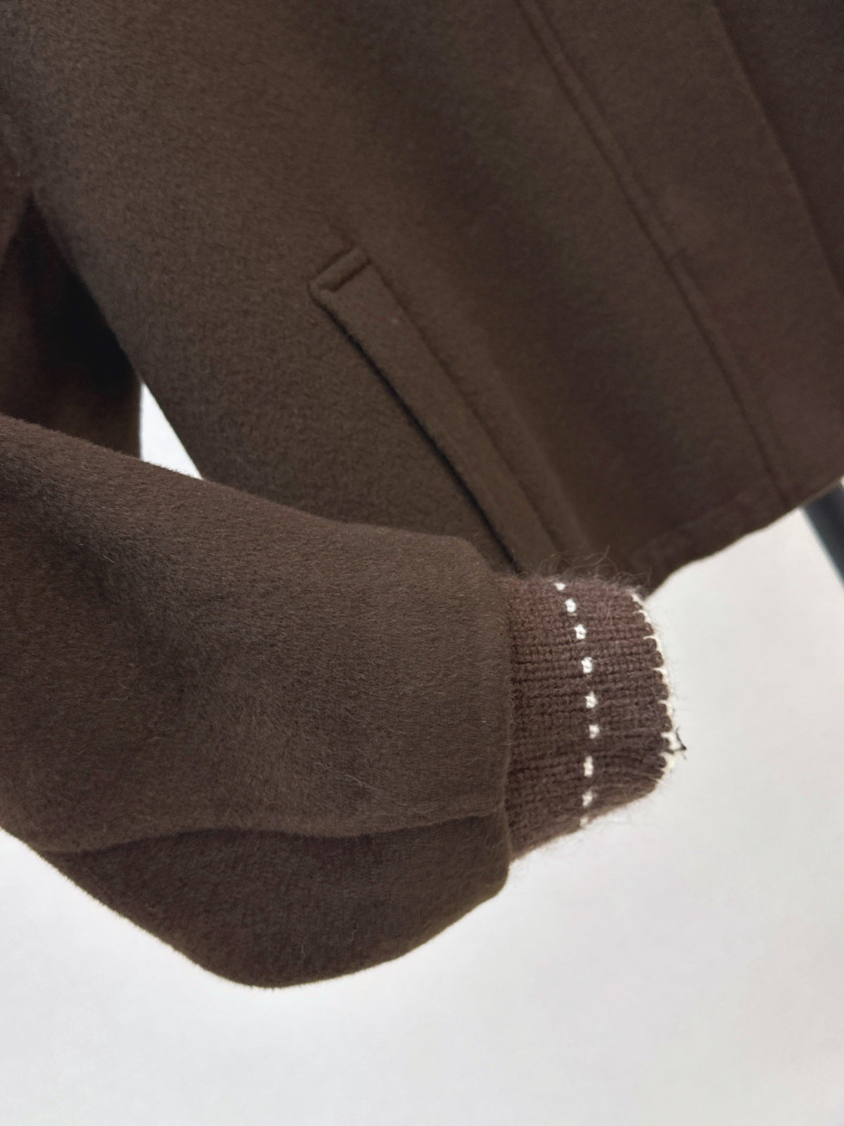 26Latest Autumn/Winter Short Double-Faced Wool Coat with Contrast-Stitched Knit Details