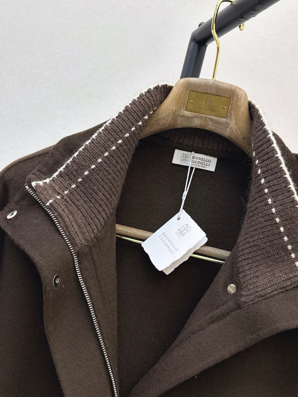 26Latest Autumn/Winter Short Double-Faced Wool Coat with Contrast-Stitched Knit Details