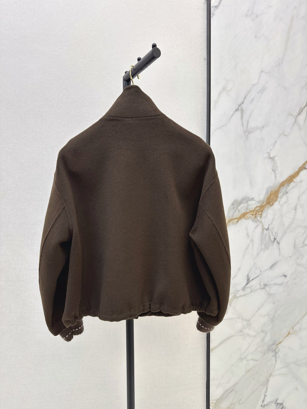 26Latest Autumn/Winter Short Double-Faced Wool Coat with Contrast-Stitched Knit Details