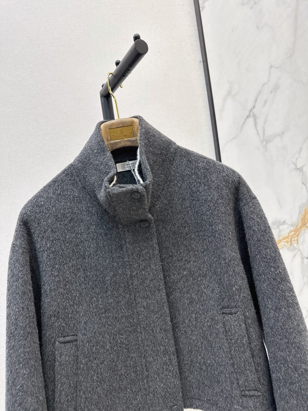 26Latest Autumn/Winter Short Double-Faced Wool Coat with Contrast-Stitched Knit Details