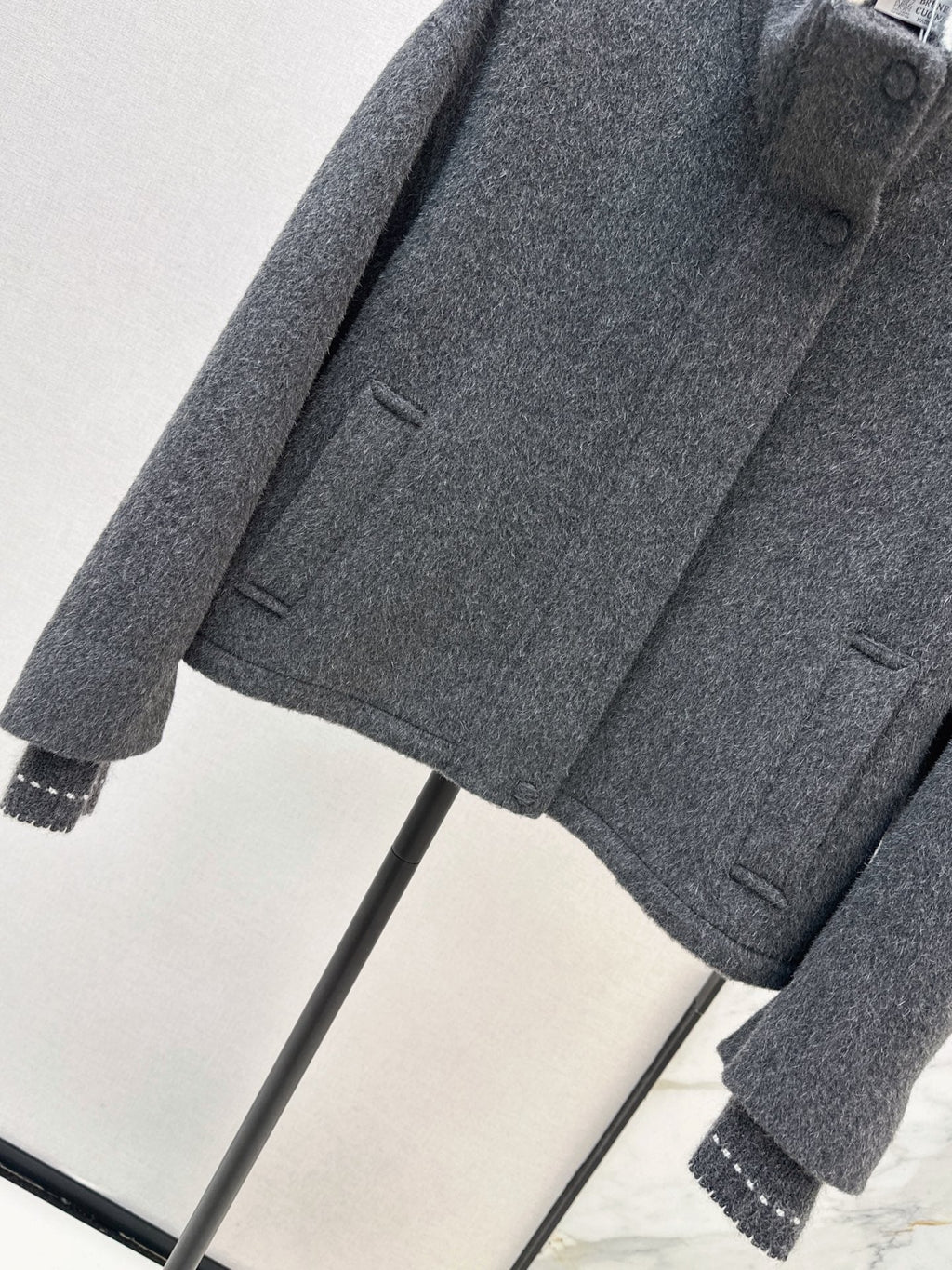 26Latest Autumn/Winter Short Double-Faced Wool Coat with Contrast-Stitched Knit Details