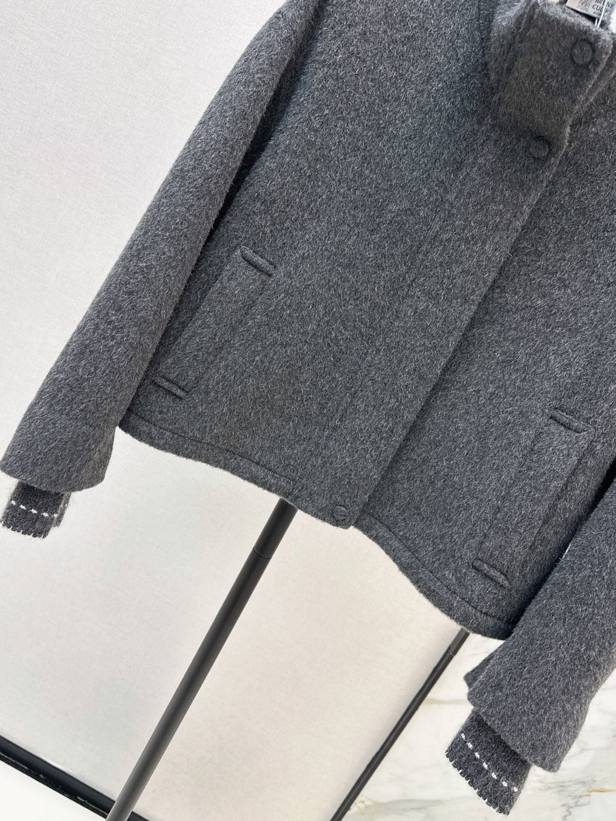 26Latest Autumn/Winter Short Double-Faced Wool Coat with Contrast-Stitched Knit Details
