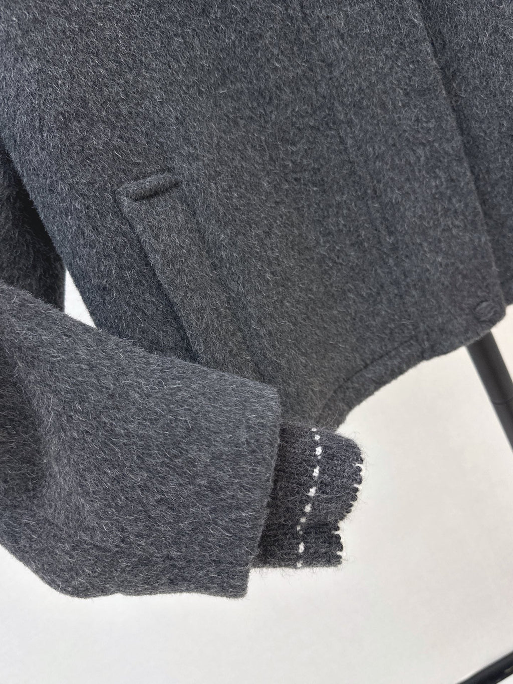 26Latest Autumn/Winter Short Double-Faced Wool Coat with Contrast-Stitched Knit Details