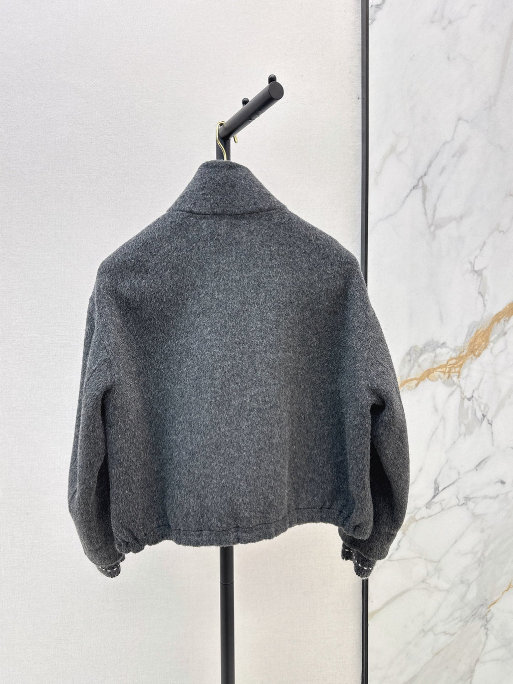 26Latest Autumn/Winter Short Double-Faced Wool Coat with Contrast-Stitched Knit Details