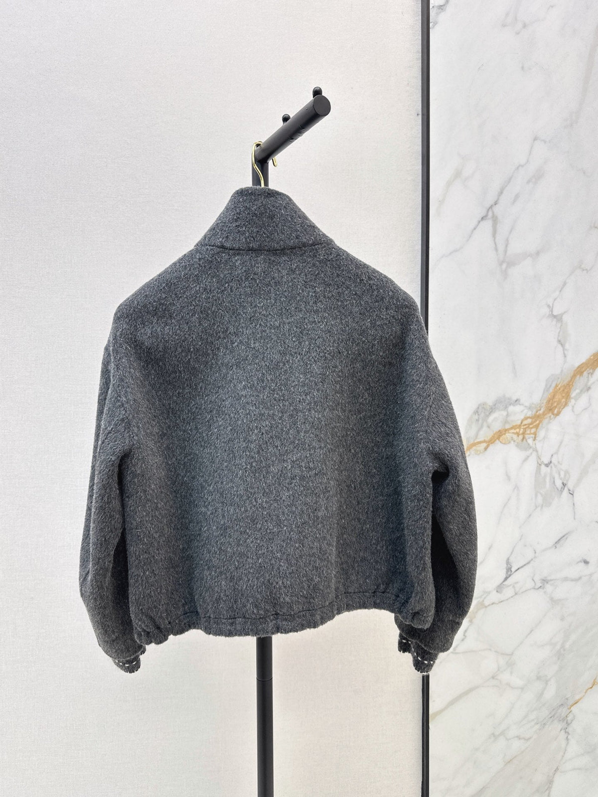 26Latest Autumn/Winter Short Double-Faced Wool Coat with Contrast-Stitched Knit Details