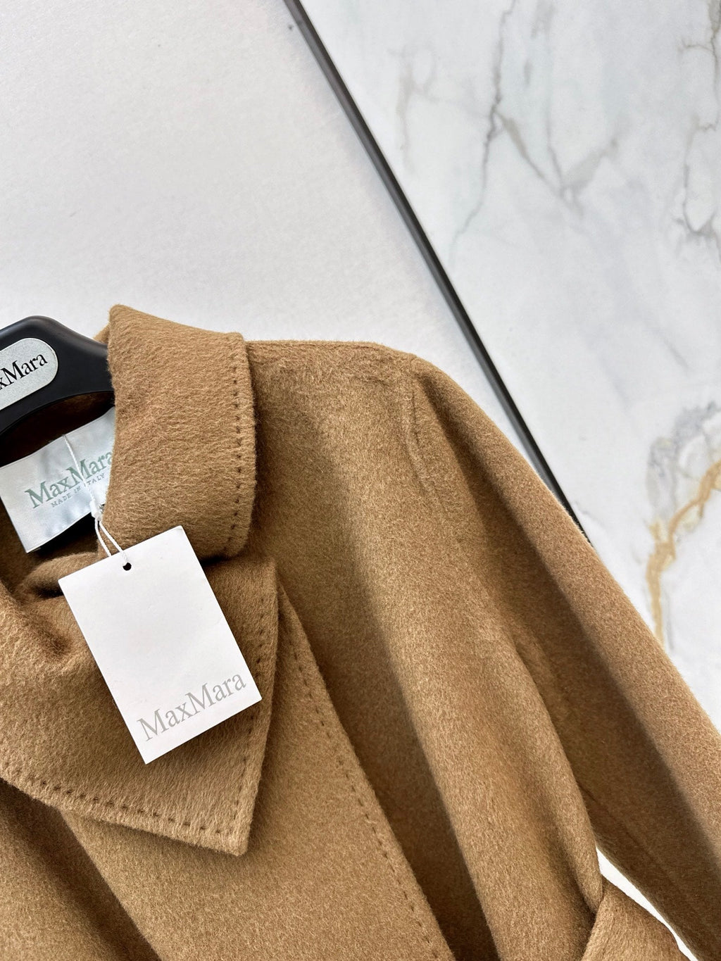26Latest Autumn/Winter Double-Faced Wool-Blend Coat with Asymmetric Triangular Collar (Mid-Length)