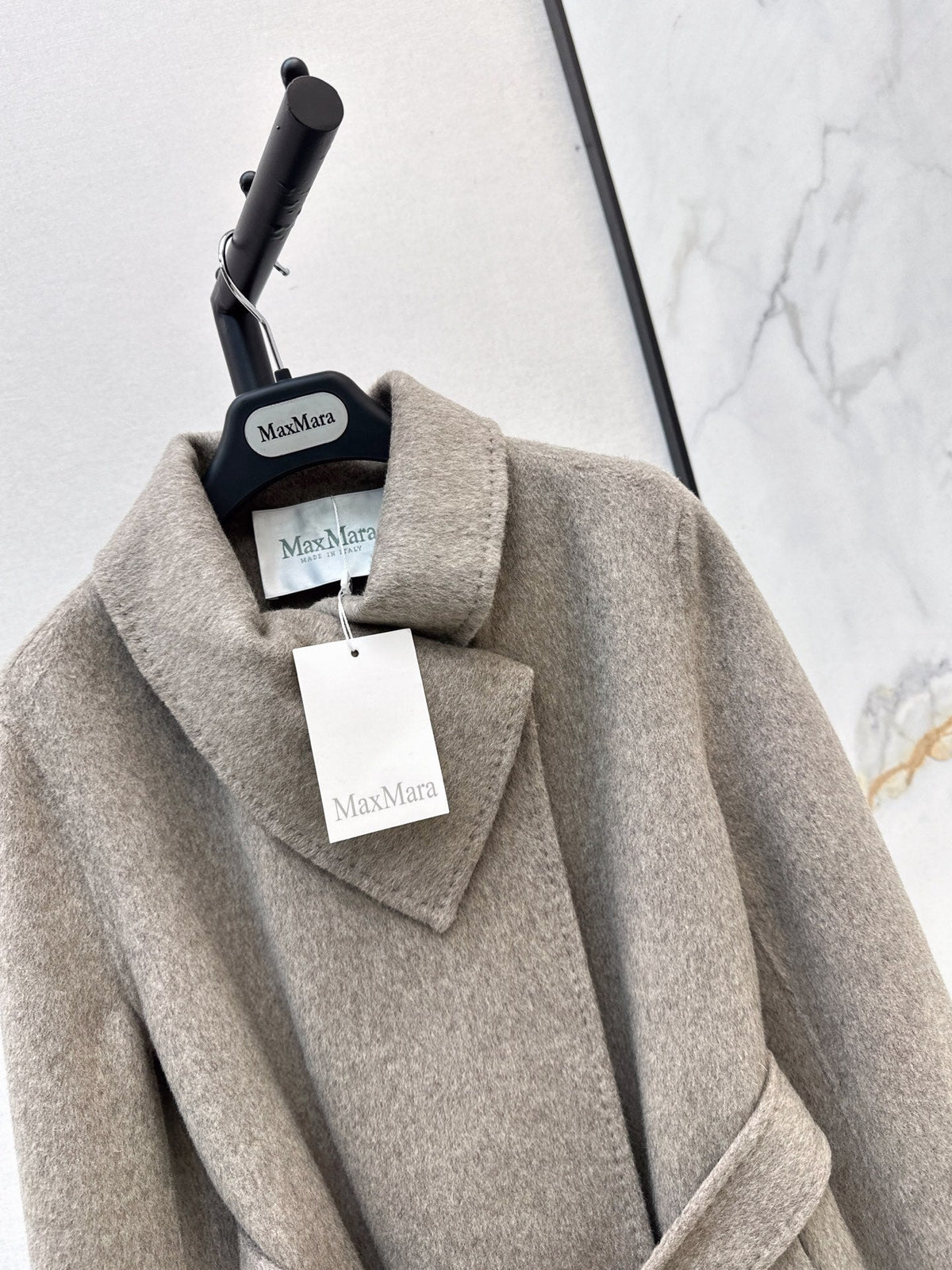 26Latest Autumn/Winter Double-Faced Wool-Blend Coat with Asymmetric Triangular Collar (Mid-Length)