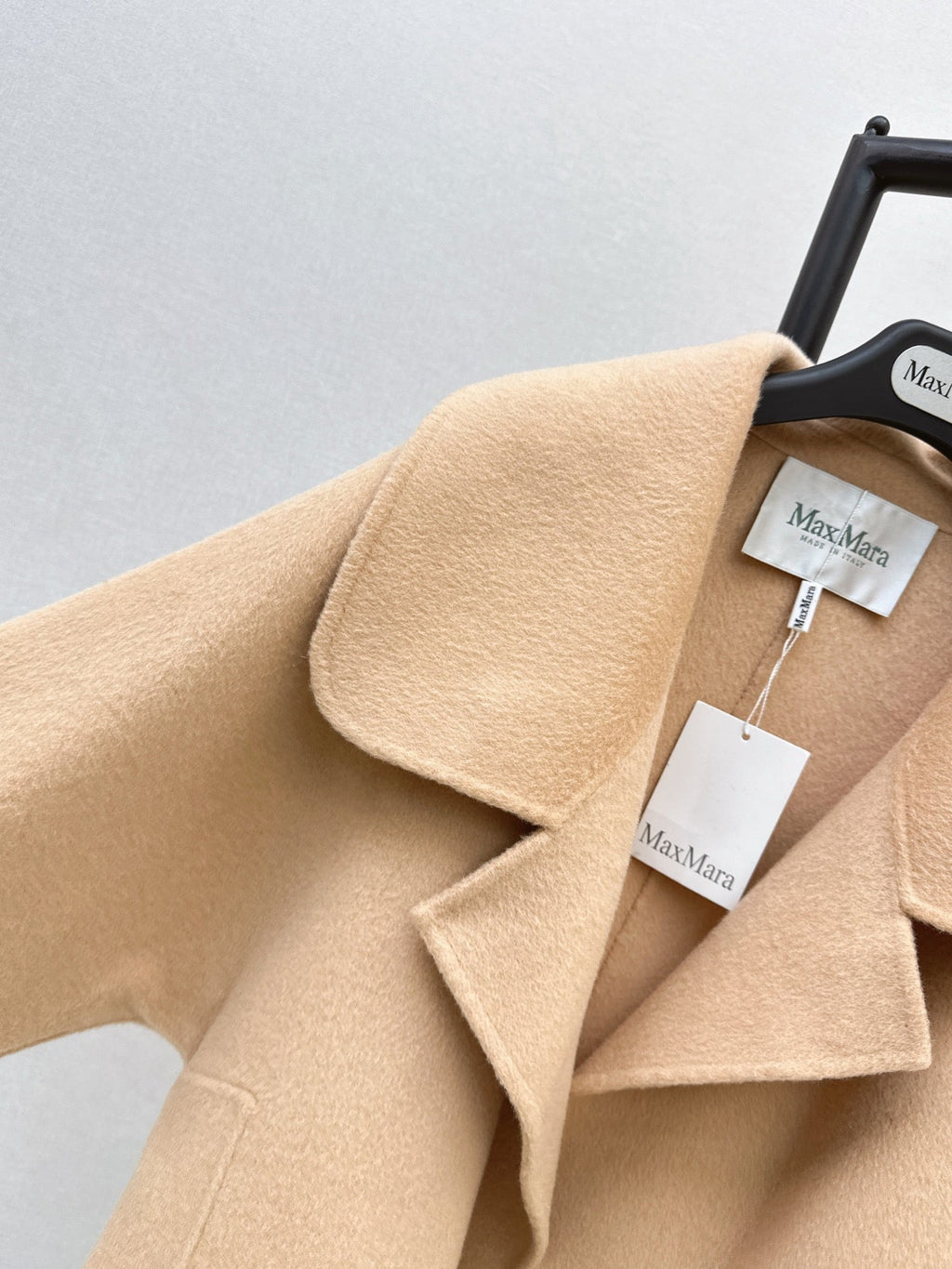 26Latest Autumn/Winter Short Double-Faced Wool-Cashmere Coat with Lapel