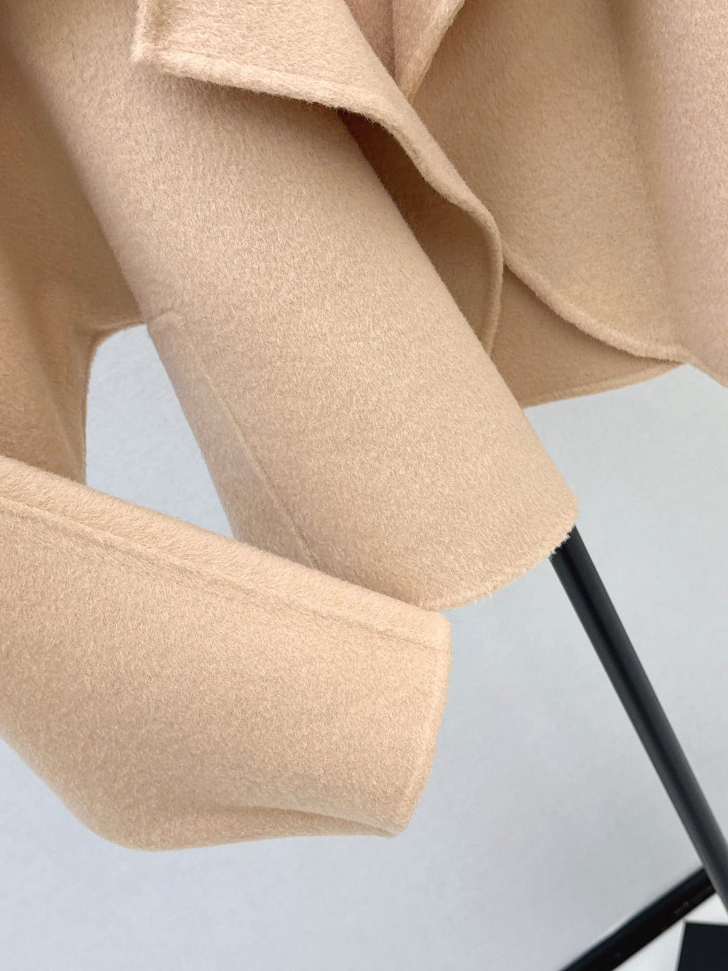26Latest Autumn/Winter Short Double-Faced Wool-Cashmere Coat with Lapel
