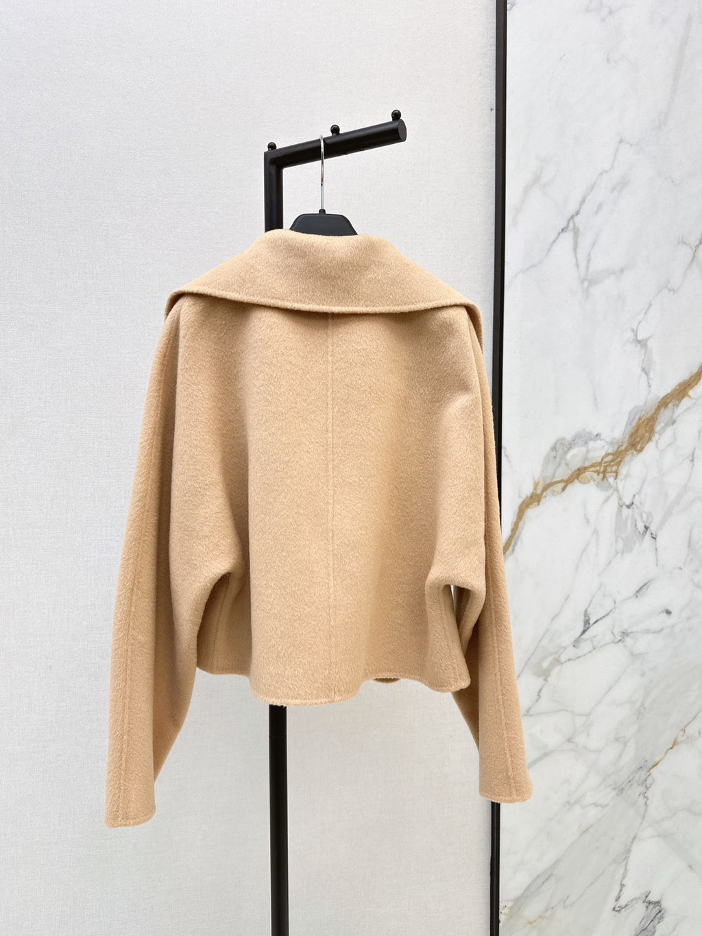 26Latest Autumn/Winter Short Double-Faced Wool-Cashmere Coat with Lapel