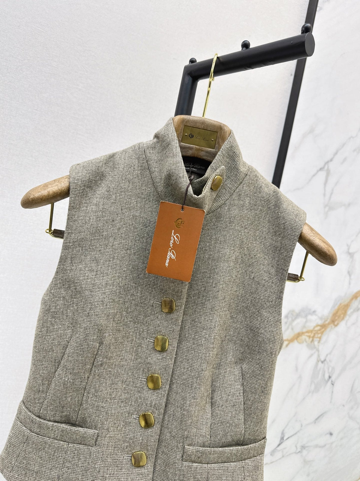 26Stylish and Sophisticated Fall/Winter Vest Jacket