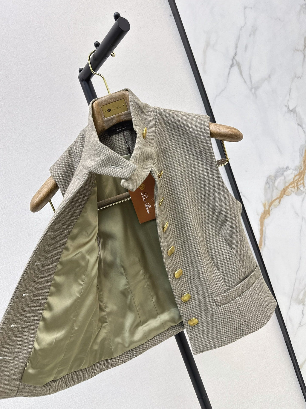 26Stylish and Sophisticated Fall/Winter Vest Jacket
