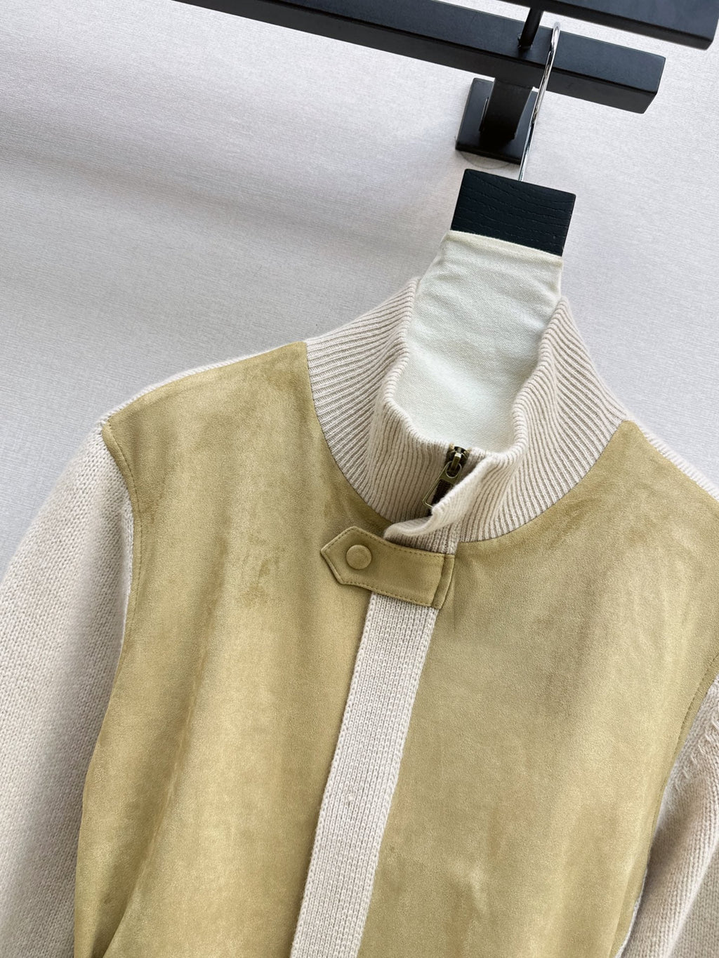 26Latest Autumn/Winter High-End Wool Jacket with Panel Design