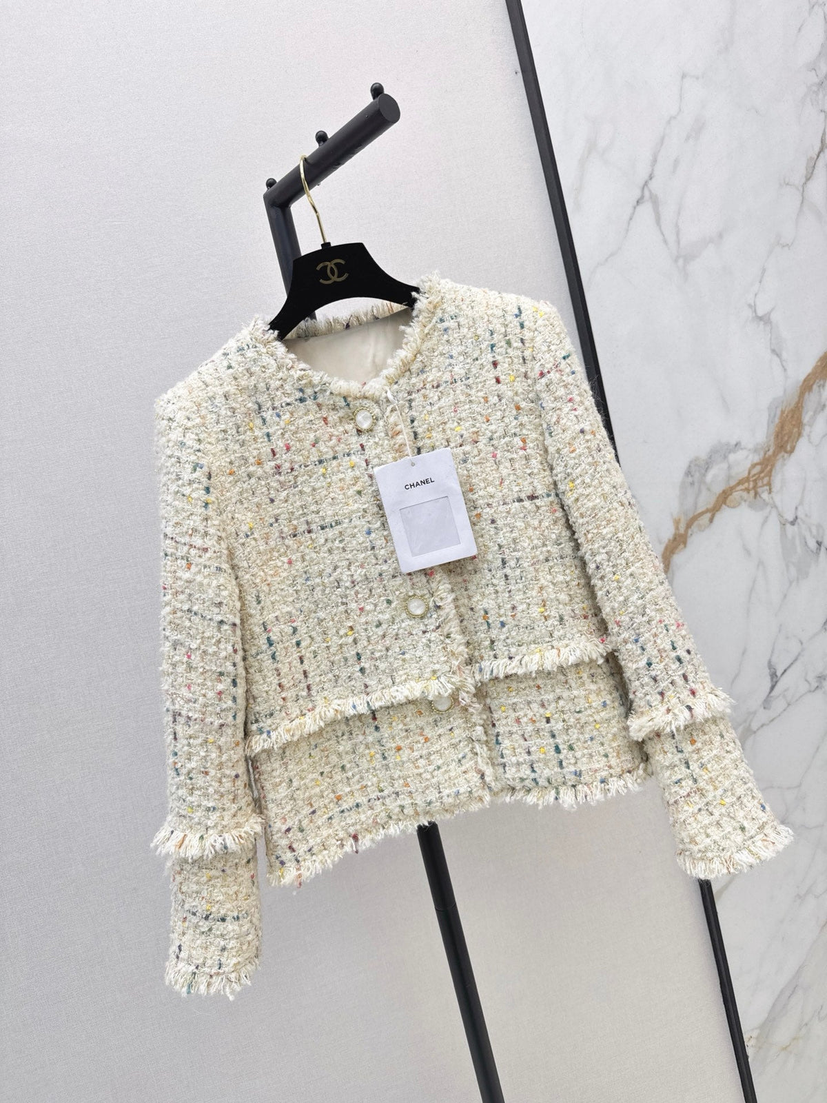 26Latest Autumn/Winter Knitted Jacket with Fringe and Crew Neck