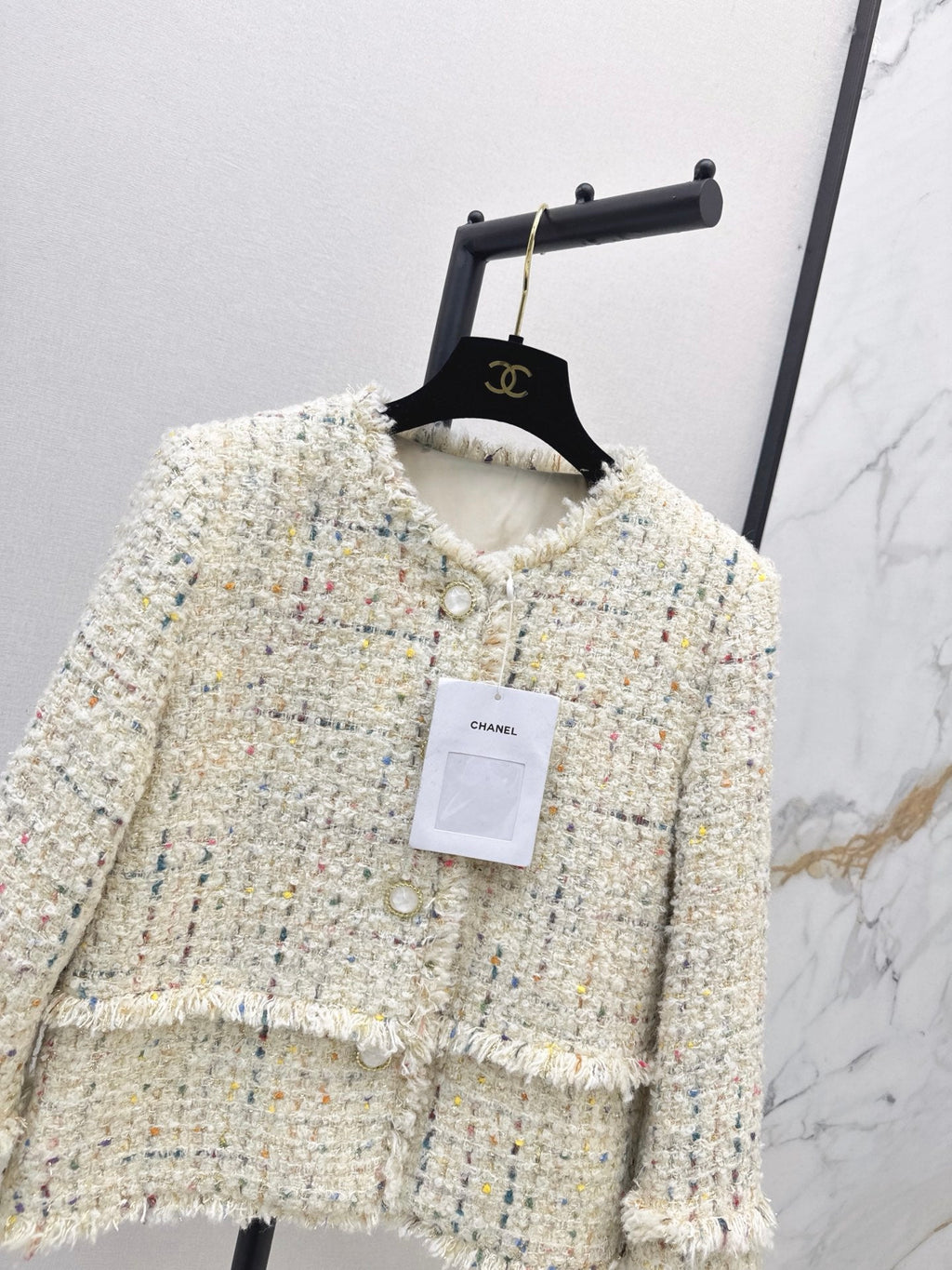 26Latest Autumn/Winter Knitted Jacket with Fringe and Crew Neck