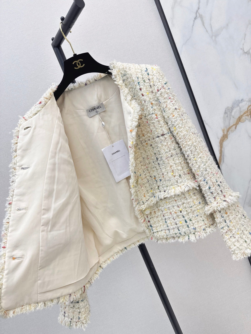 26Latest Autumn/Winter Knitted Jacket with Fringe and Crew Neck