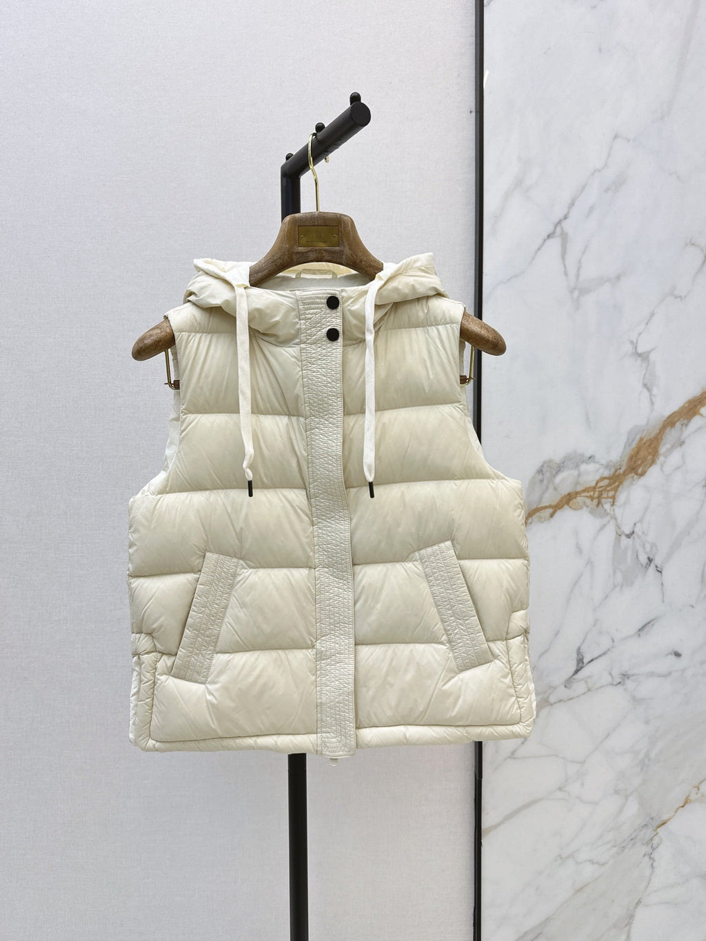 26Latest Autumn/Winter Hooded Down Vest