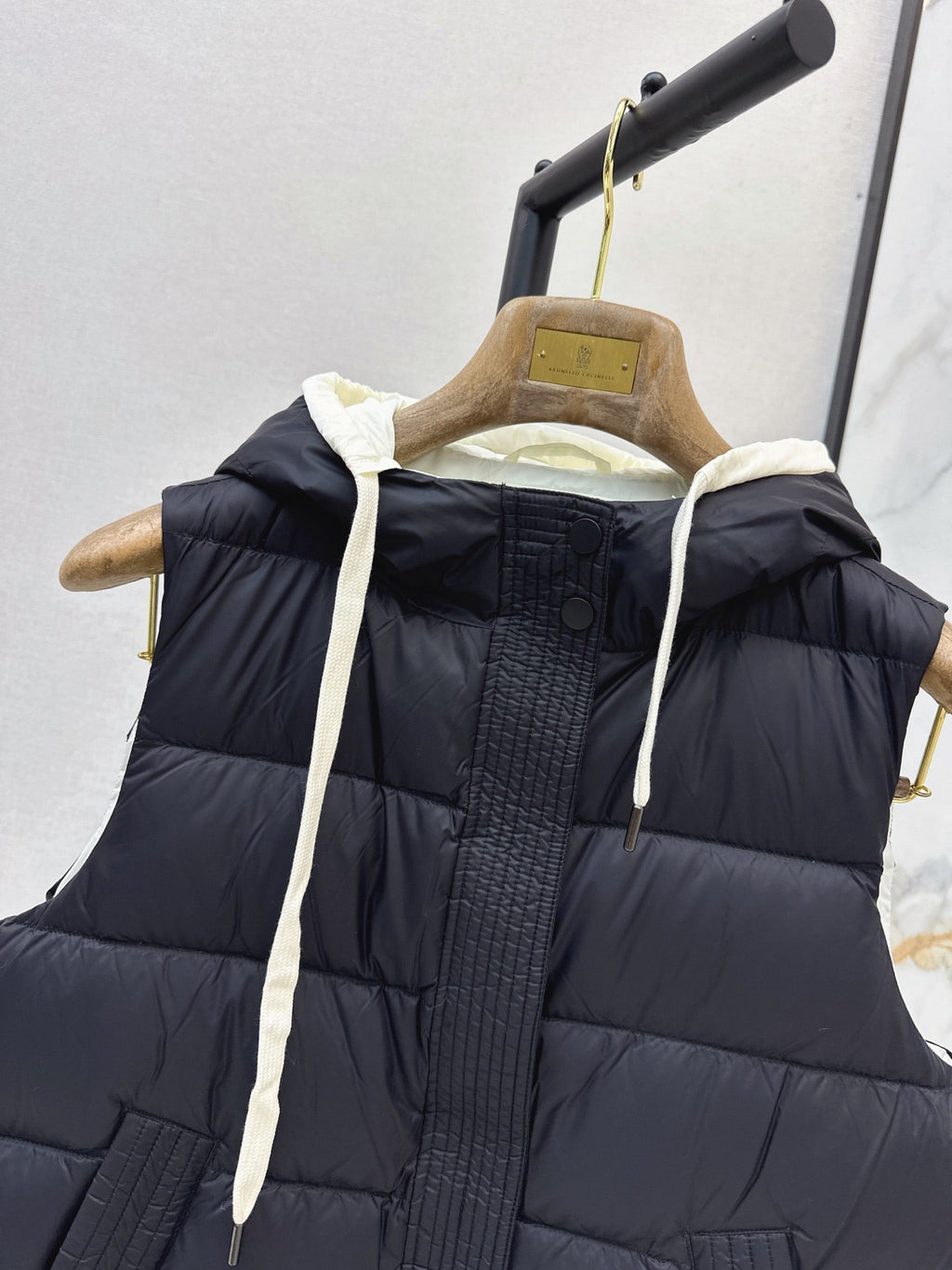 26Latest Autumn/Winter Hooded Down Vest