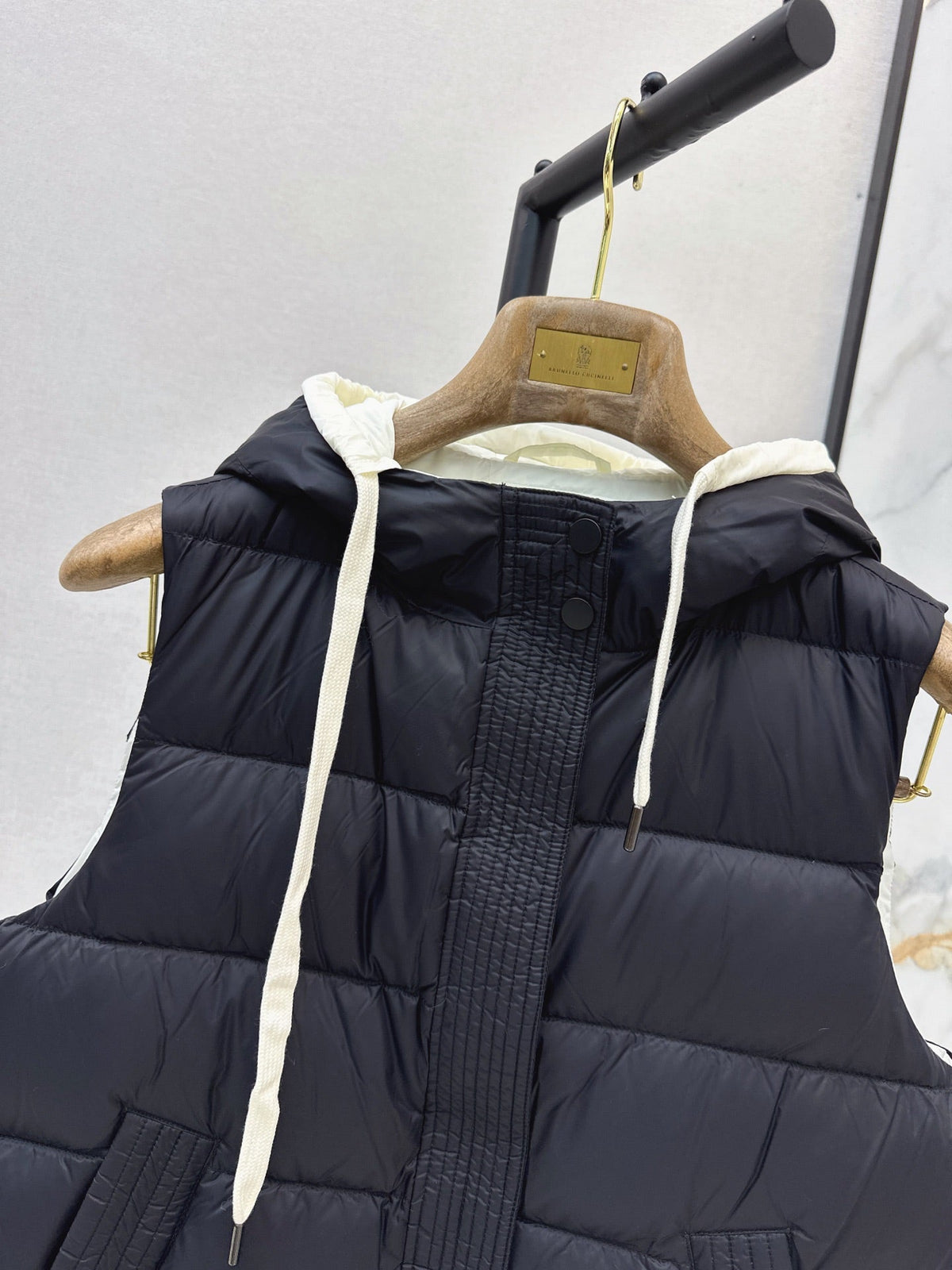 26Latest Autumn/Winter Hooded Down Vest