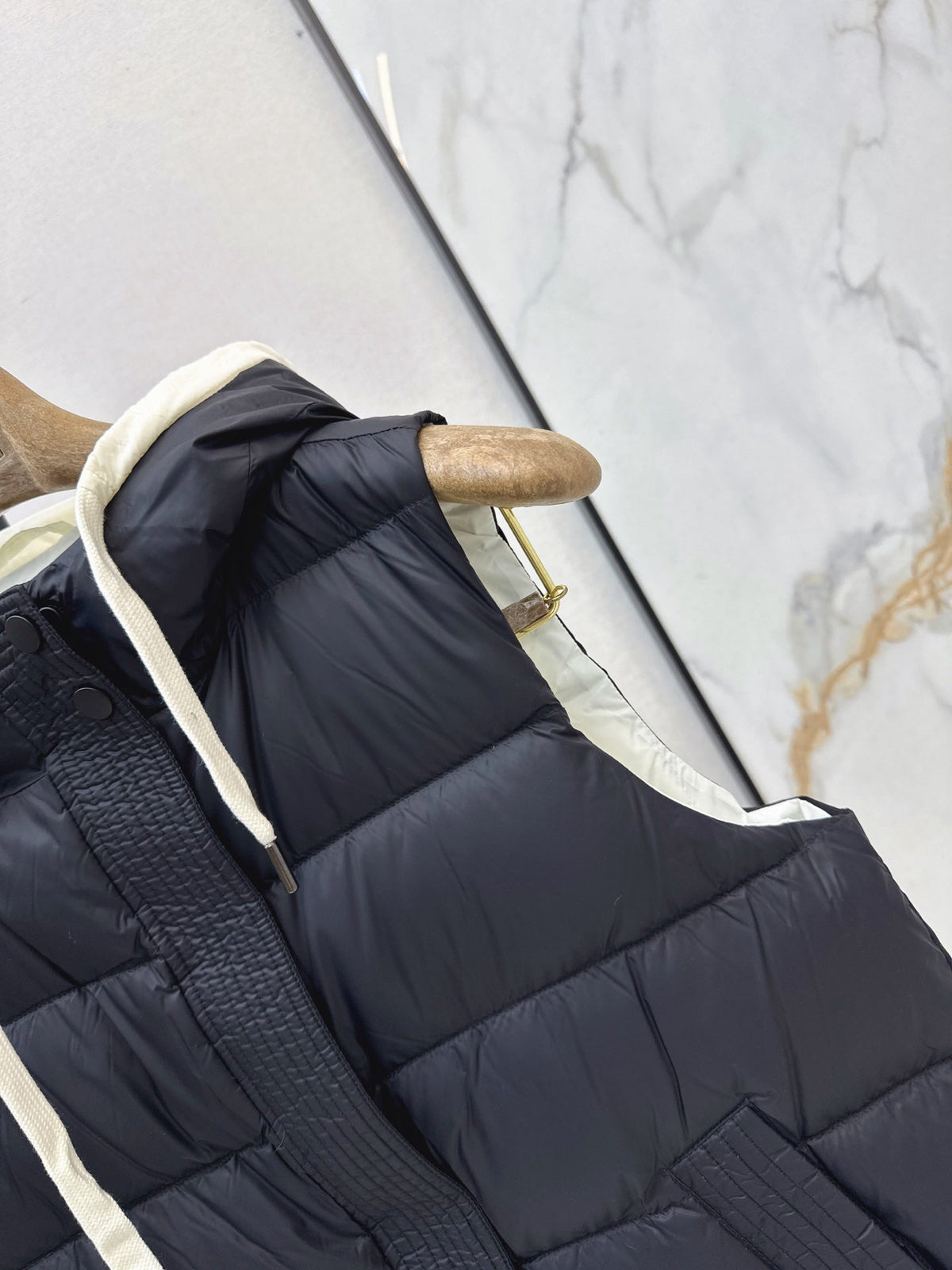 26Latest Autumn/Winter Hooded Down Vest