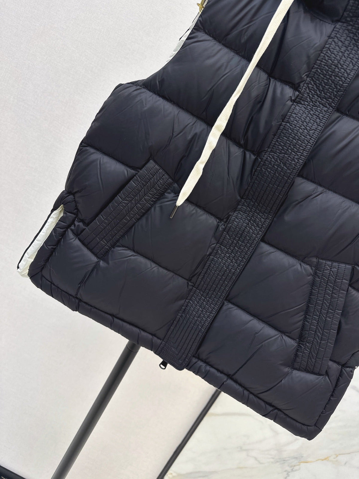 26Latest Autumn/Winter Hooded Down Vest