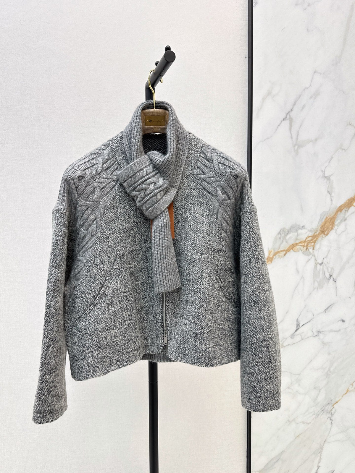 26Latest Autumn/Winter "Old Money" Style Reversible Wool-Blend & Cable-Knit Cardigan (Includes Matching Scarf)