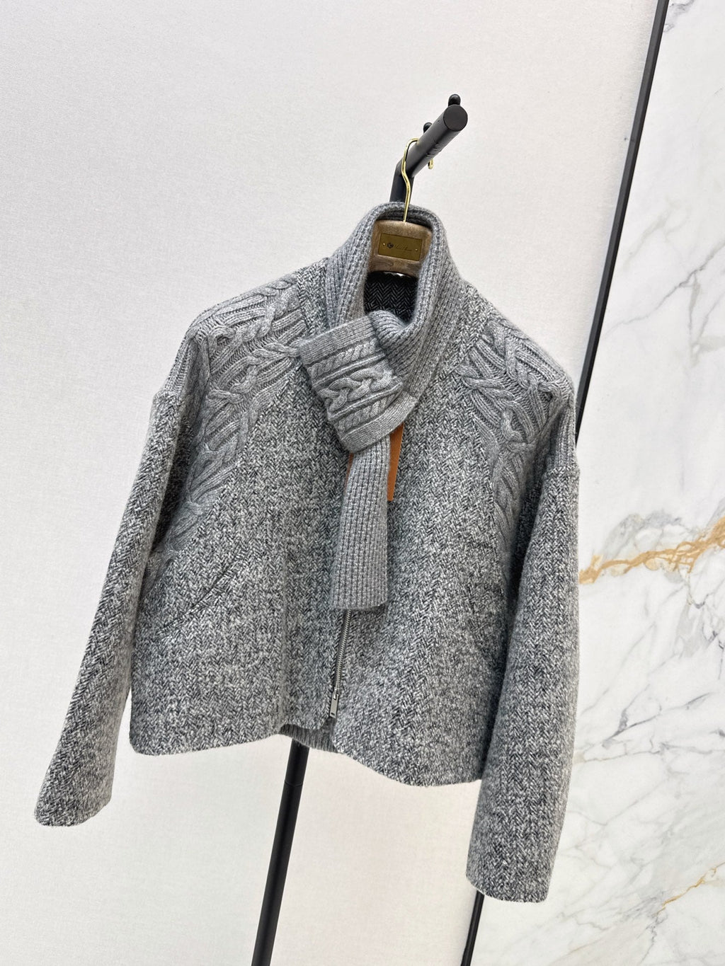 26Latest Autumn/Winter "Old Money" Style Reversible Wool-Blend & Cable-Knit Cardigan (Includes Matching Scarf)
