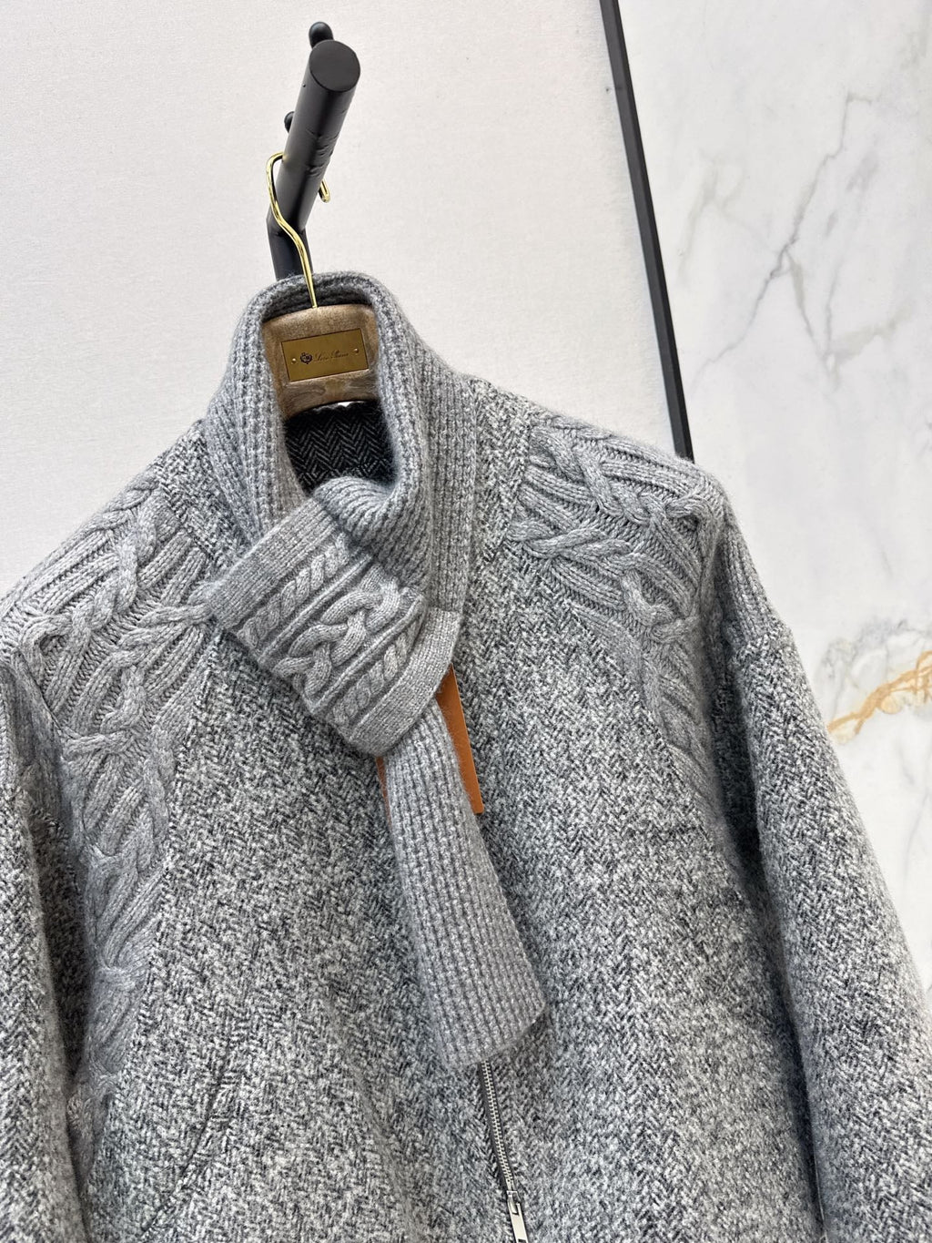 26Latest Autumn/Winter "Old Money" Style Reversible Wool-Blend & Cable-Knit Cardigan (Includes Matching Scarf)