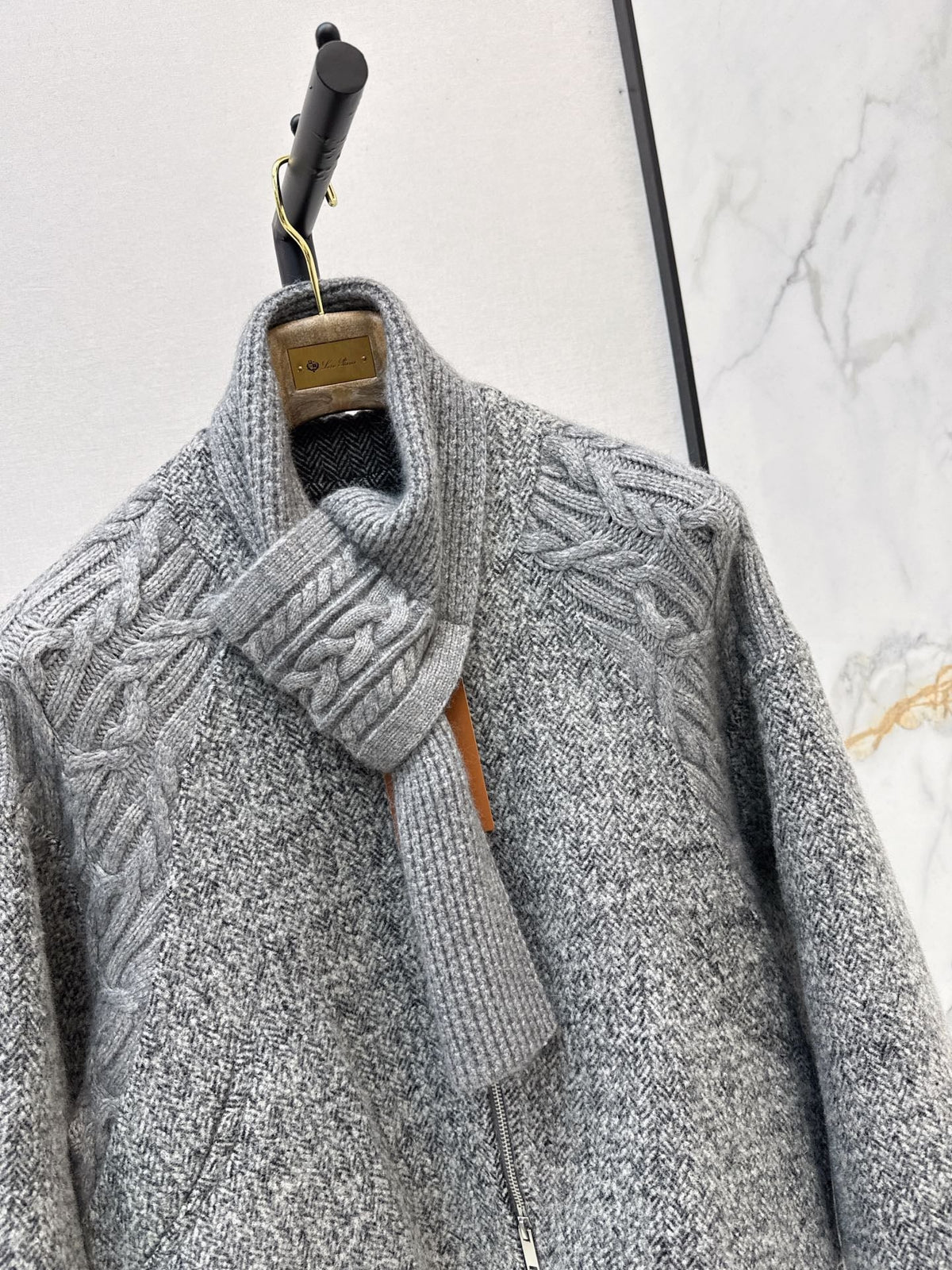 26Latest Autumn/Winter "Old Money" Style Reversible Wool-Blend & Cable-Knit Cardigan (Includes Matching Scarf)