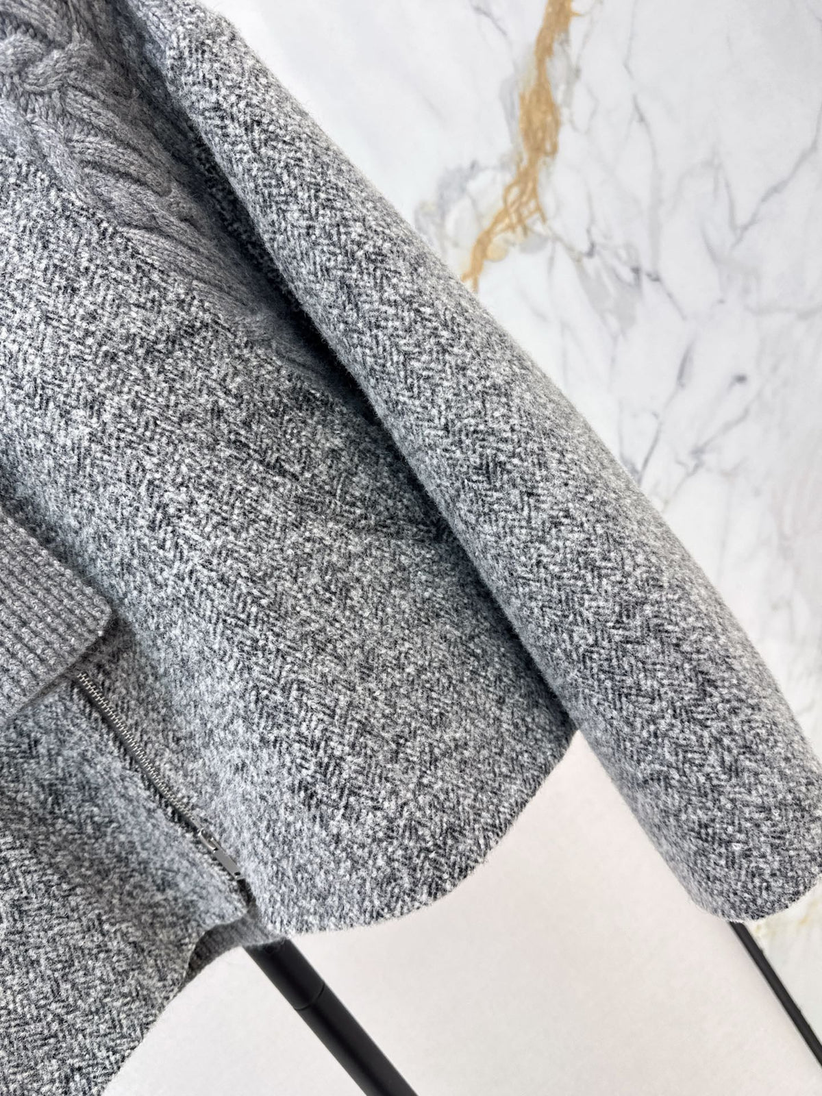 26Latest Autumn/Winter "Old Money" Style Reversible Wool-Blend & Cable-Knit Cardigan (Includes Matching Scarf)