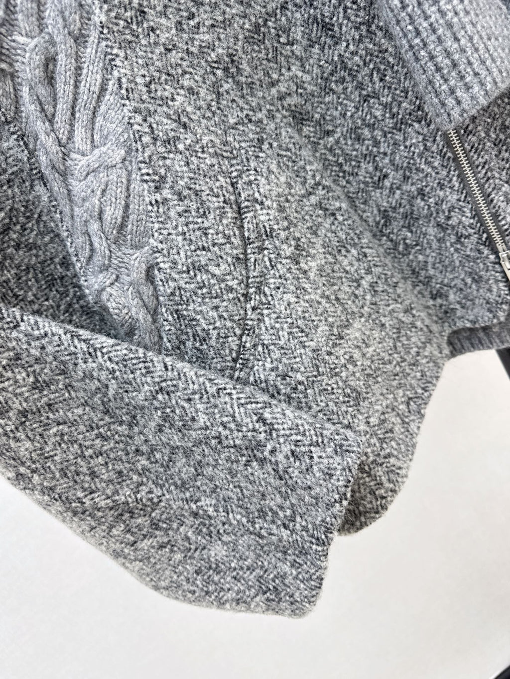 26Latest Autumn/Winter "Old Money" Style Reversible Wool-Blend & Cable-Knit Cardigan (Includes Matching Scarf)
