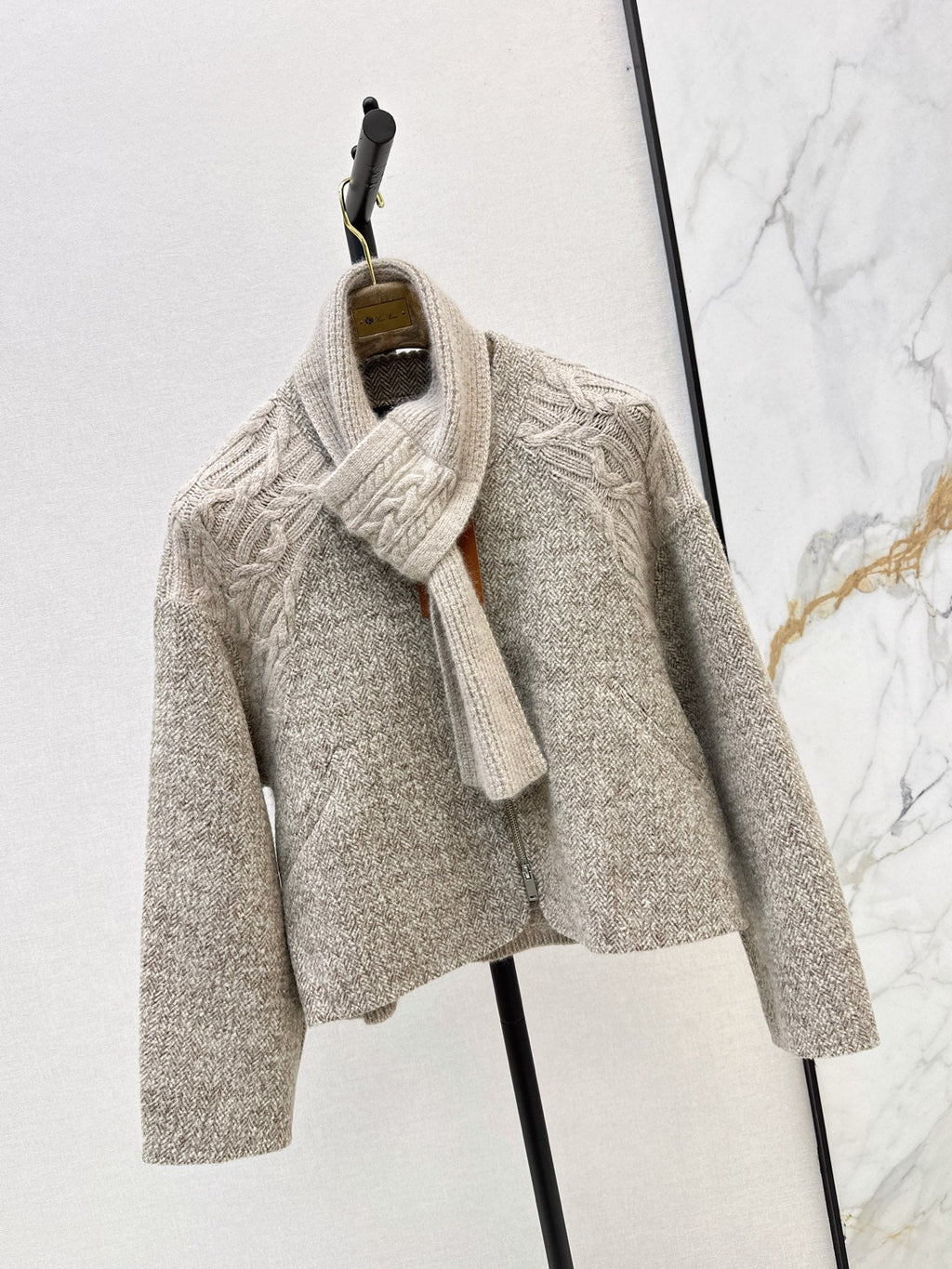 26Latest Autumn/Winter "Old Money" Style Reversible Wool-Blend & Cable-Knit Cardigan (Includes Matching Scarf)