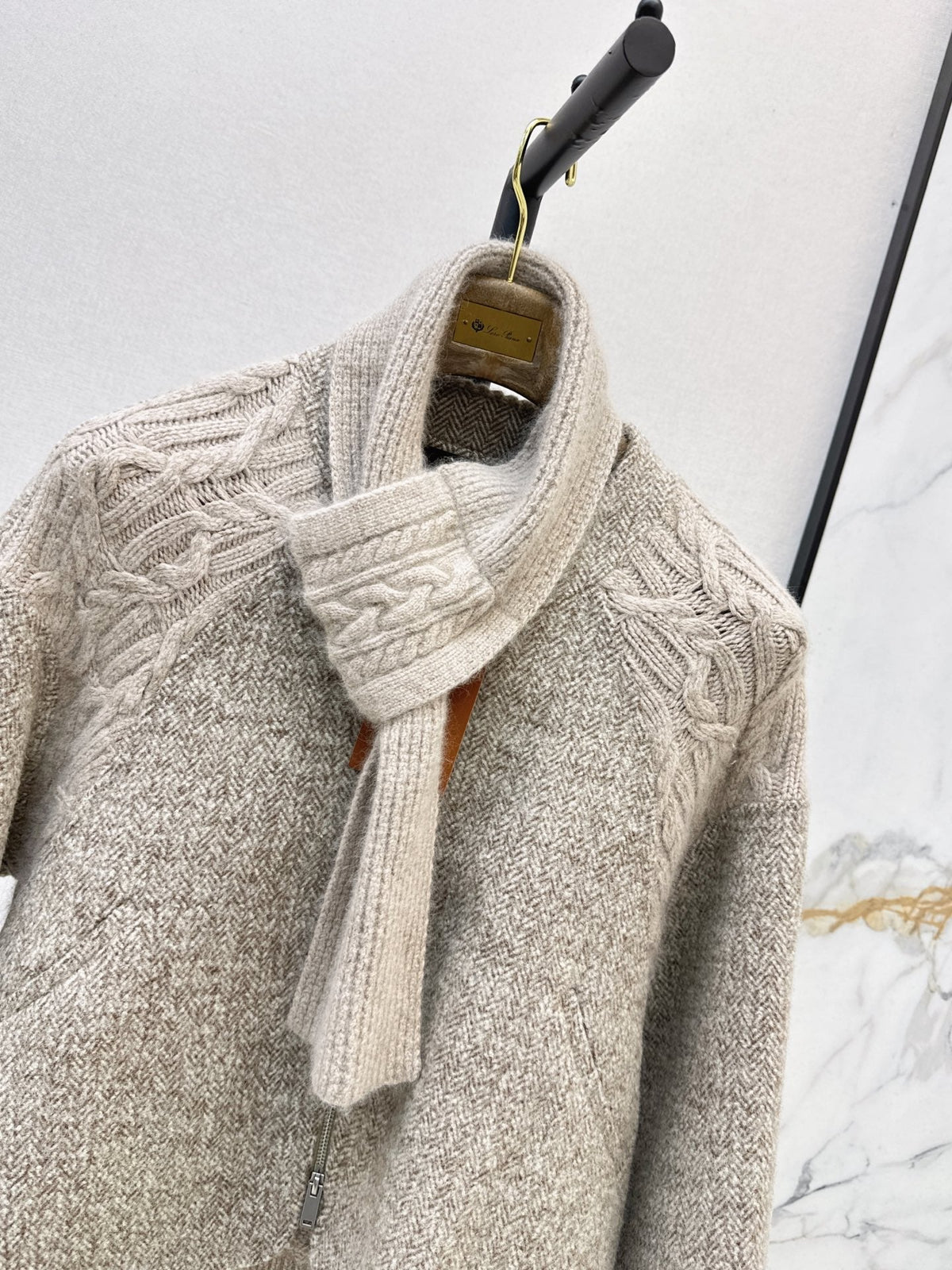 26Latest Autumn/Winter "Old Money" Style Reversible Wool-Blend & Cable-Knit Cardigan (Includes Matching Scarf)