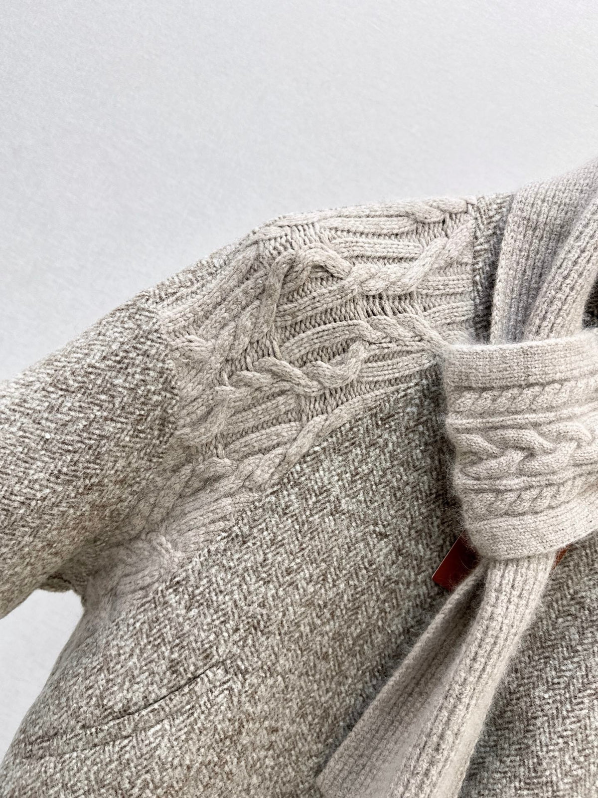 26Latest Autumn/Winter "Old Money" Style Reversible Wool-Blend & Cable-Knit Cardigan (Includes Matching Scarf)