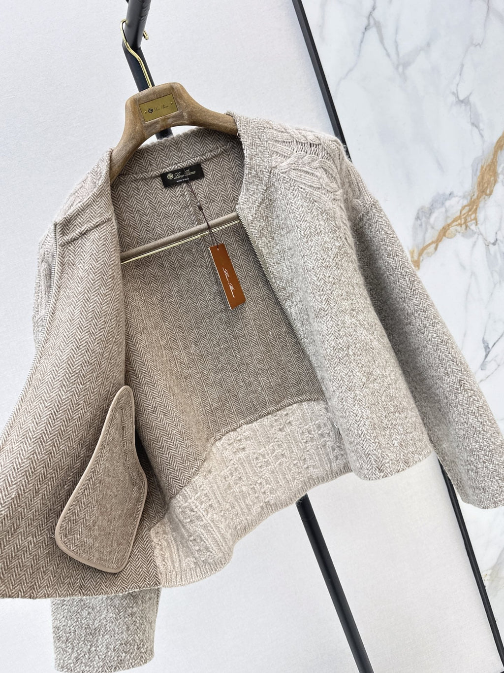 26Latest Autumn/Winter "Old Money" Style Reversible Wool-Blend & Cable-Knit Cardigan (Includes Matching Scarf)