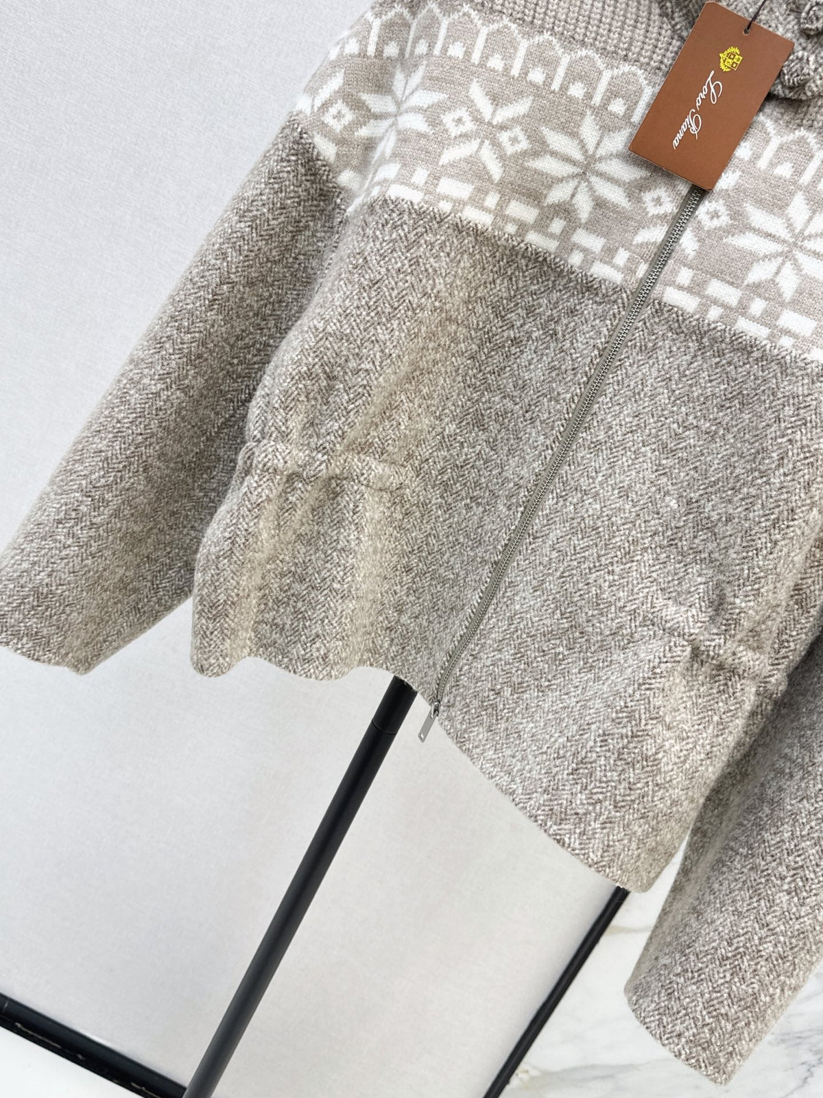 26Latest Autumn/Winter "Old Money" Style Reversible Wool-Blend & Snowflake-Pattern Knit Jacket