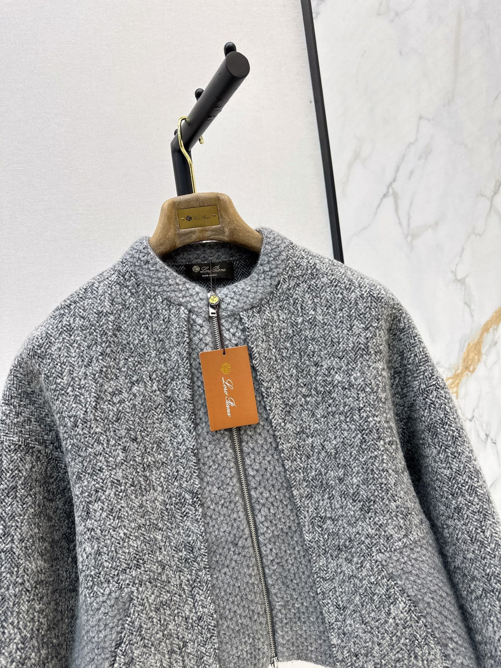26Latest Autumn/Winter "Old Money" Style Reversible Wool-Blend Zip-Up Jacket with Cable-Knit Detailing