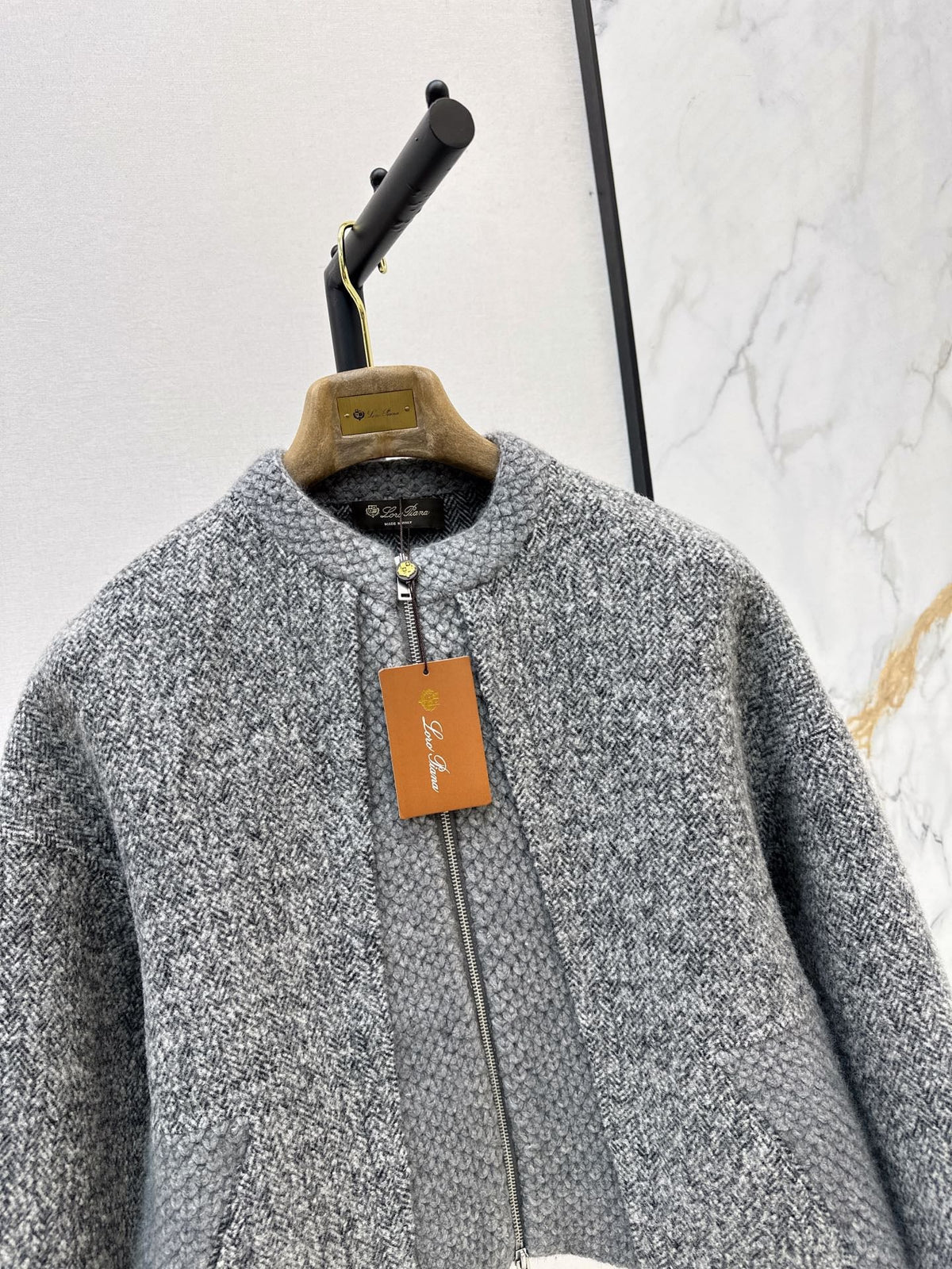 26Latest Autumn/Winter "Old Money" Style Reversible Wool-Blend Zip-Up Jacket with Cable-Knit Detailing