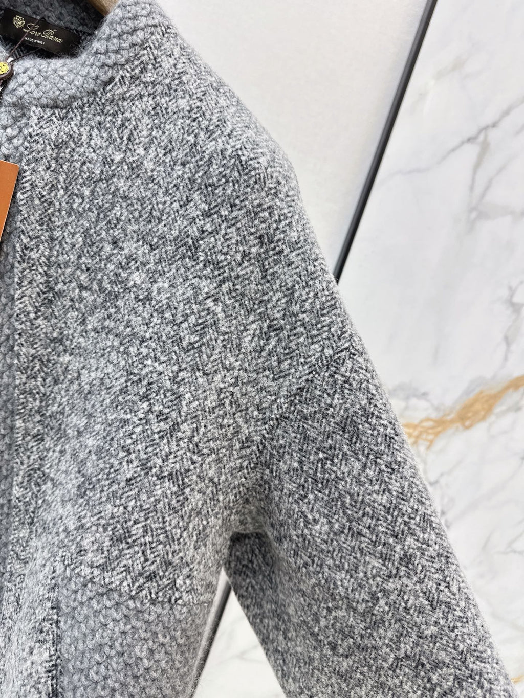 26Latest Autumn/Winter "Old Money" Style Reversible Wool-Blend Zip-Up Jacket with Cable-Knit Detailing