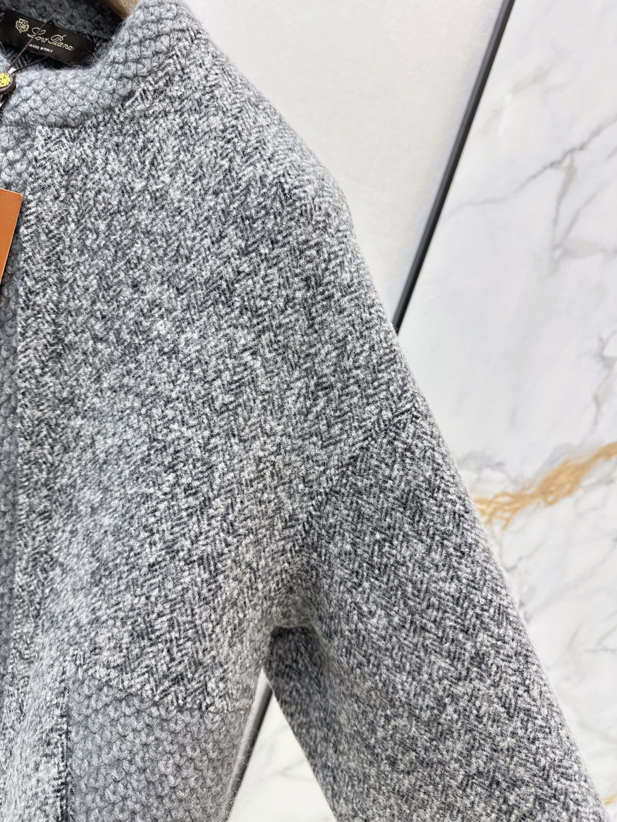 26Latest Autumn/Winter "Old Money" Style Reversible Wool-Blend Zip-Up Jacket with Cable-Knit Detailing
